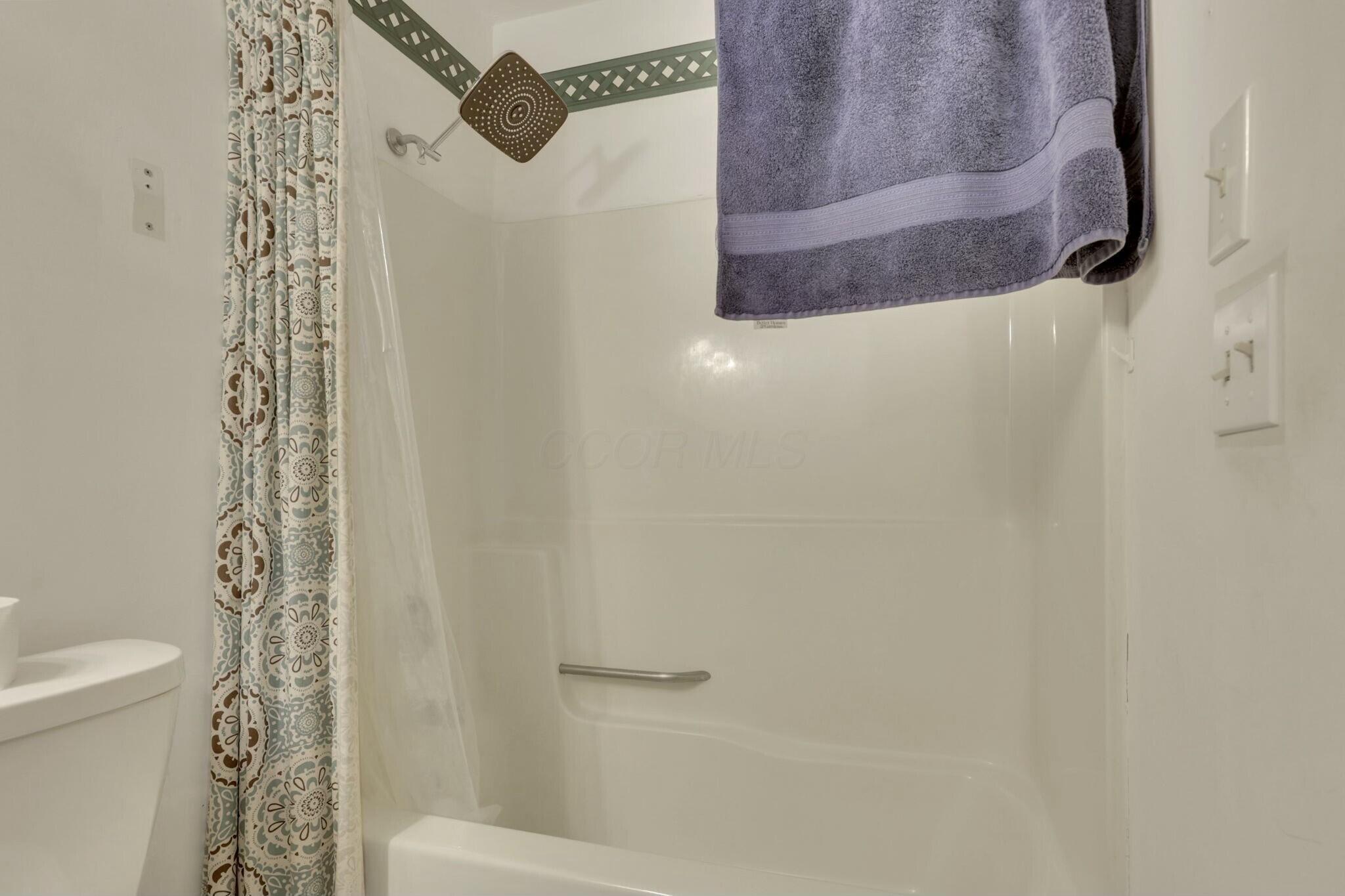 692 Earliglow Court Property Photo 16