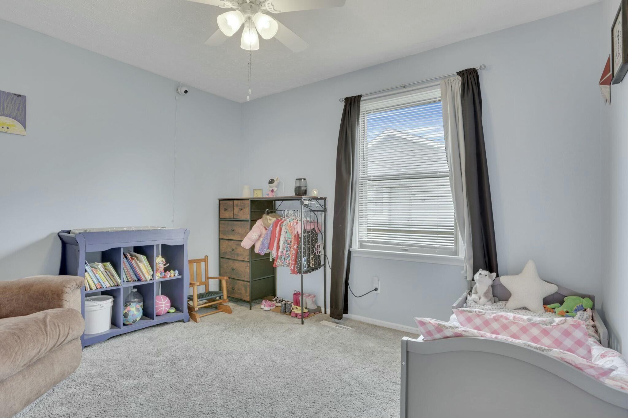 692 Earliglow Court Property Photo 17