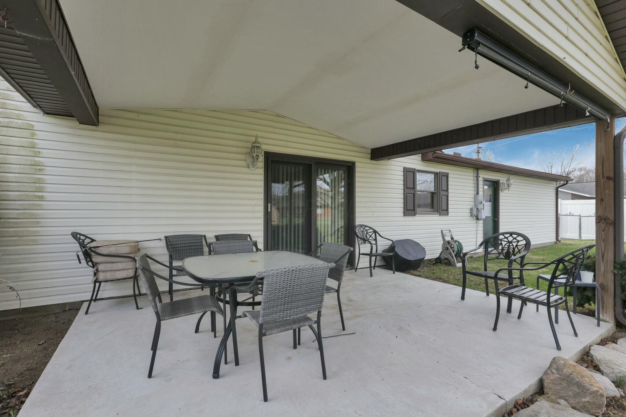 692 Earliglow Court Property Photo 28