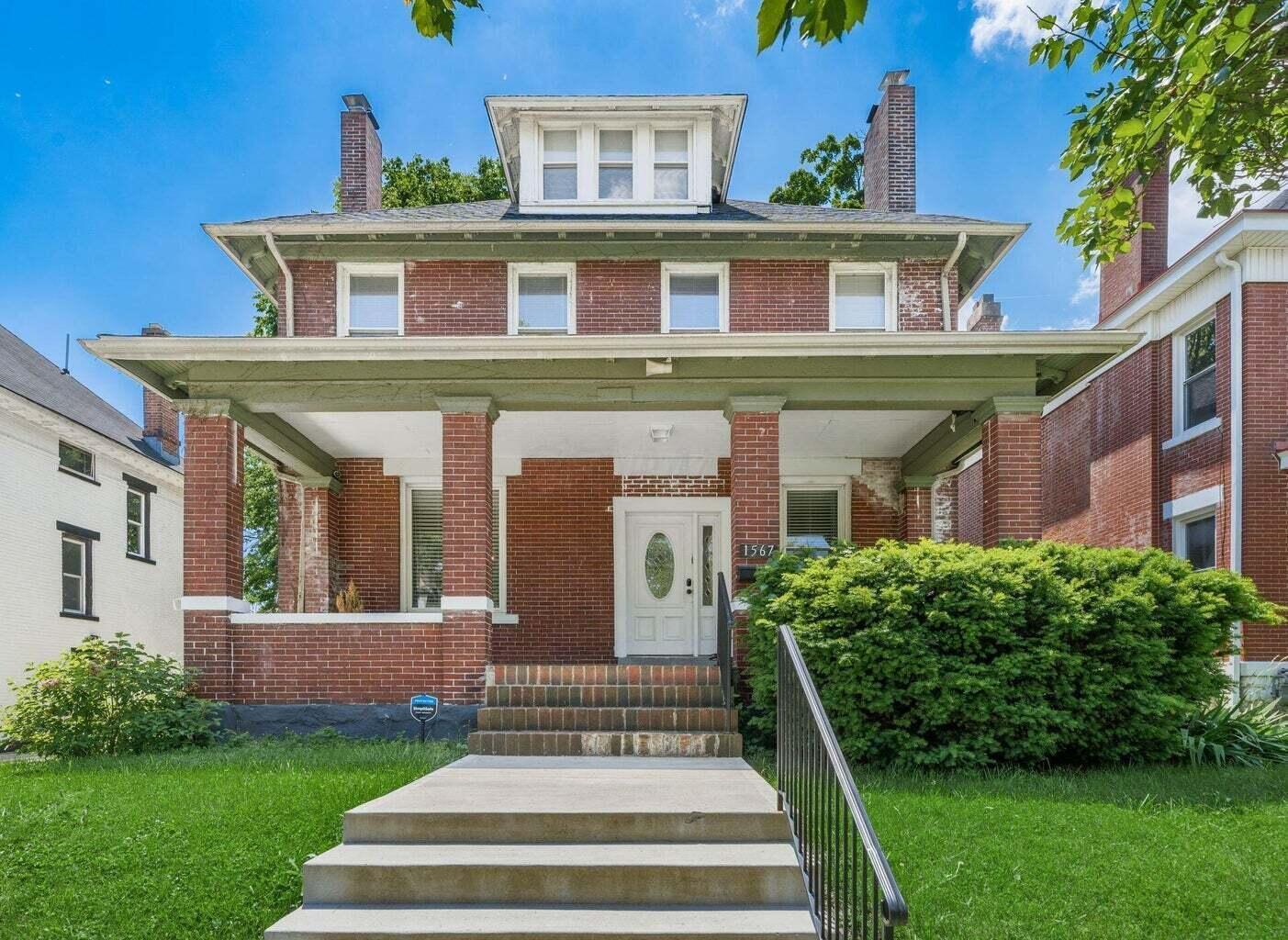 1567 Richmond Avenue Property Photo 3