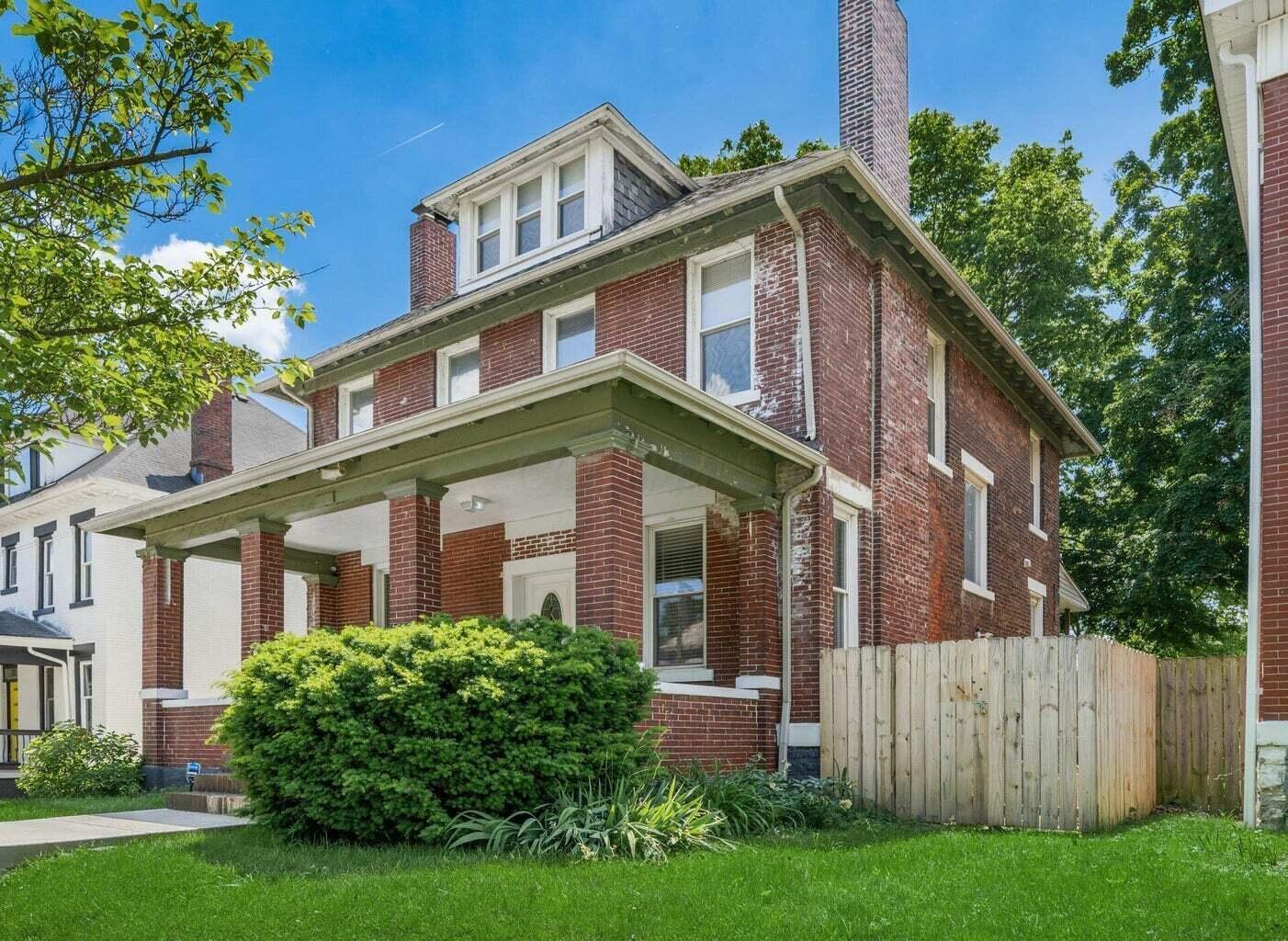 1567 Richmond Avenue Property Photo 4
