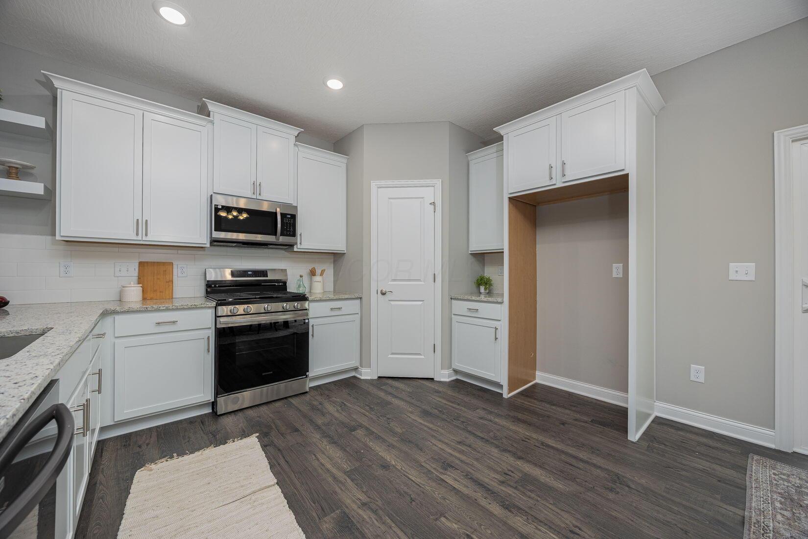 394 River Oaks Drive Property Photo 4