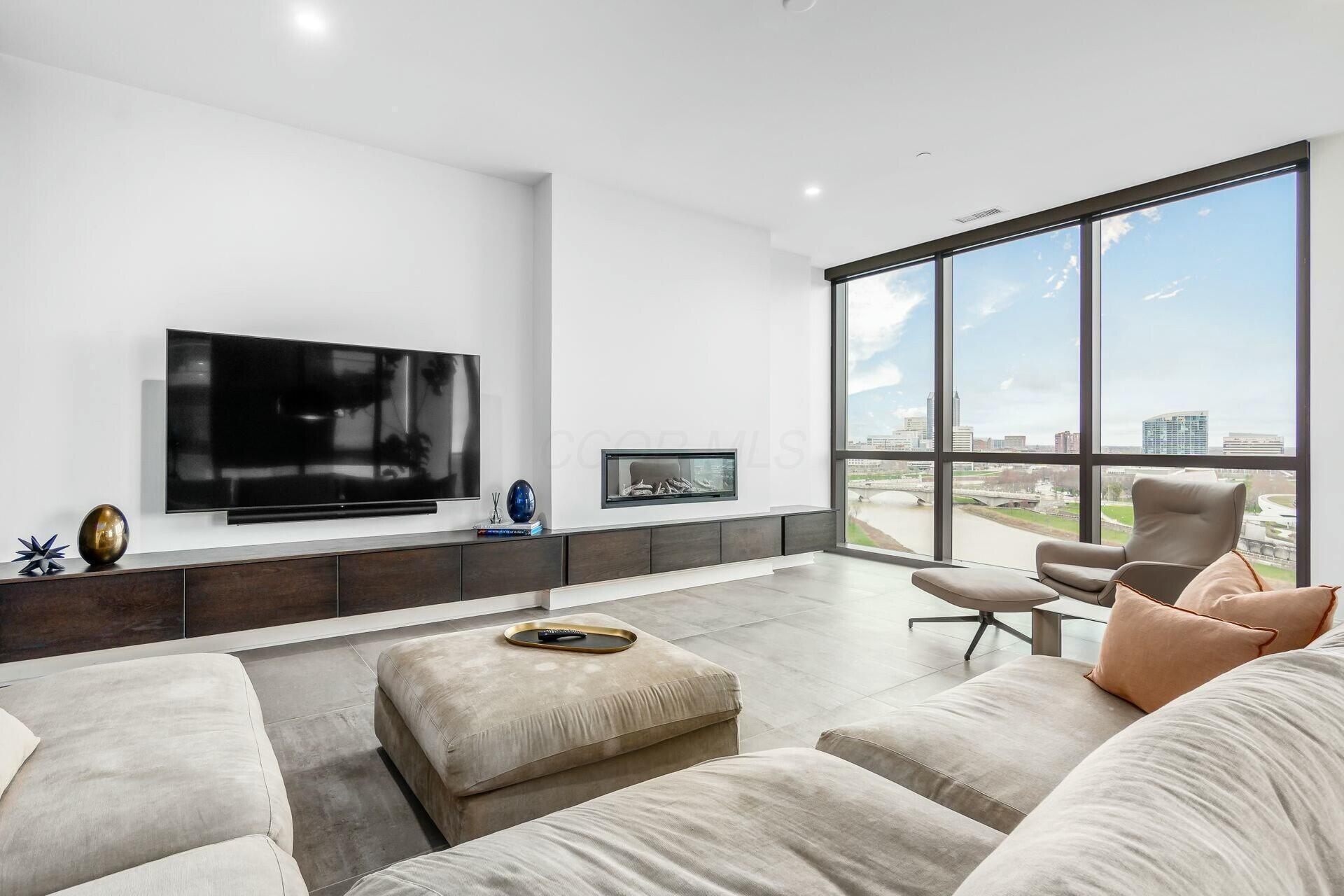250 W Spring Street, 1111 Property Photo 2