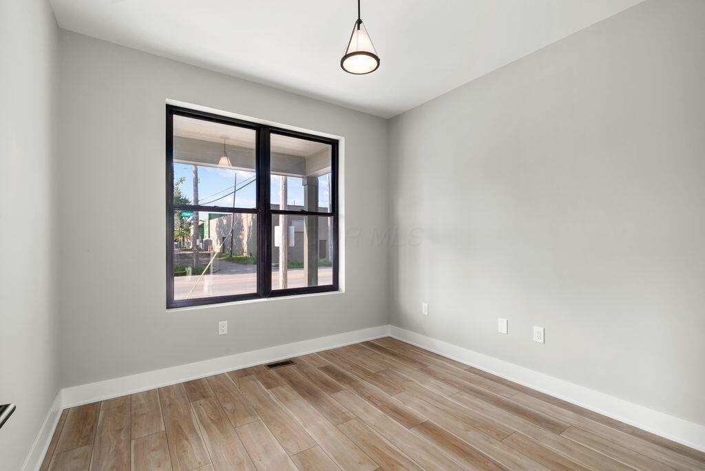 502 W Town Street Property Photo 8