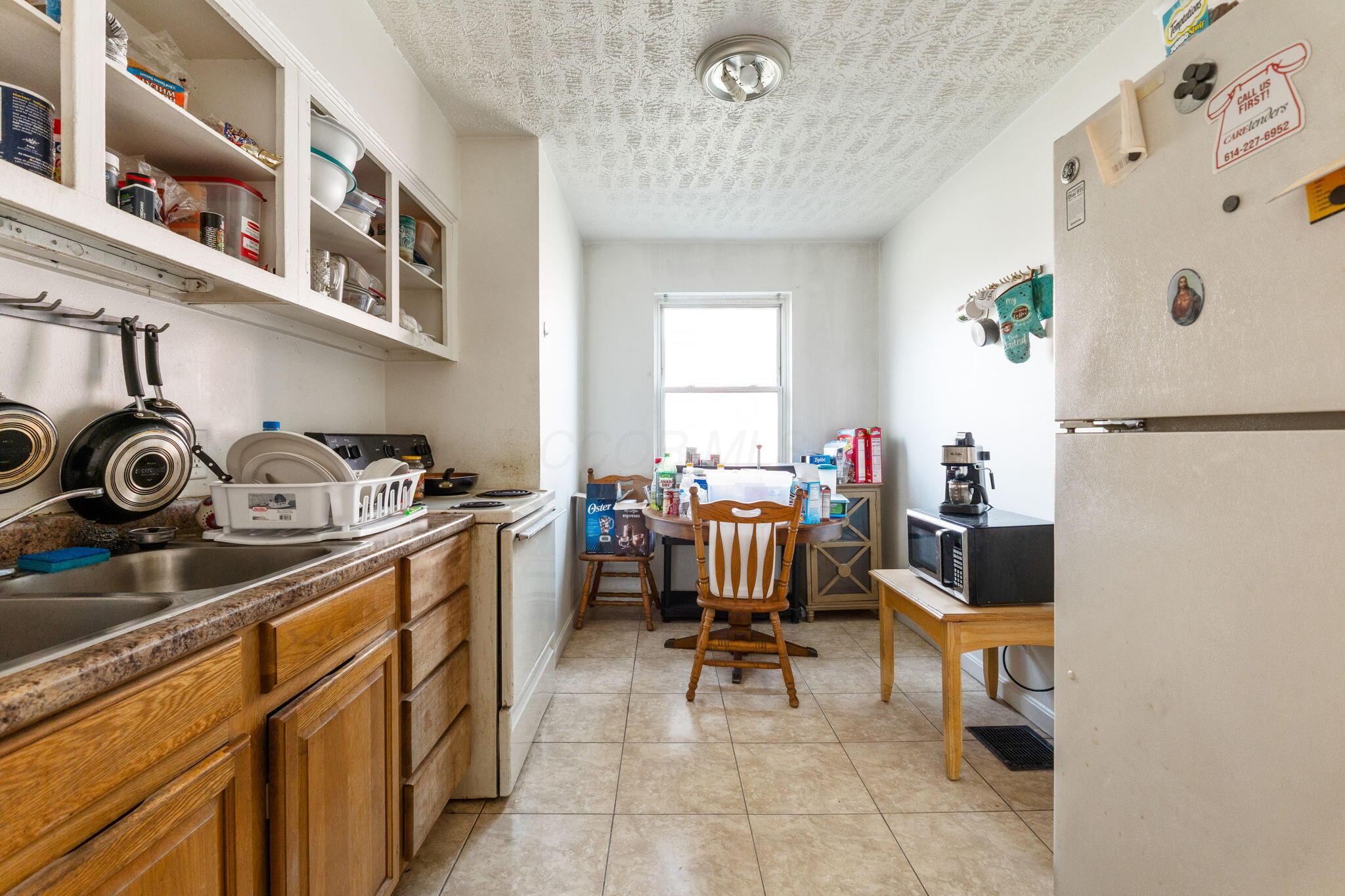 177 N James Road Property Photo 7