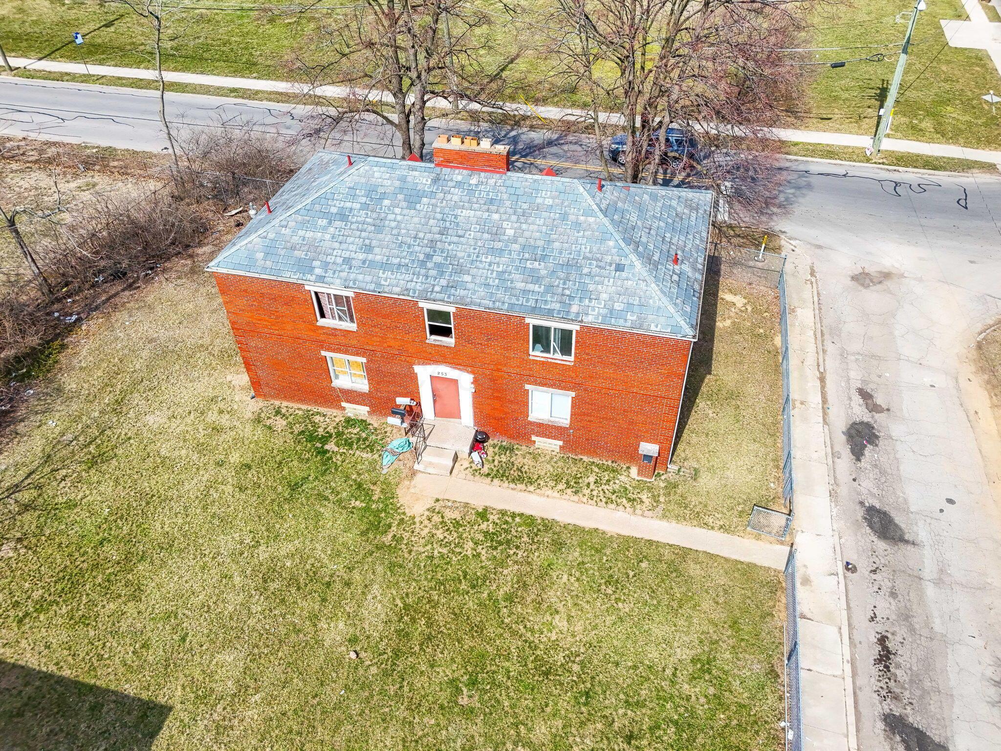 253 N James Road Property Photo 3