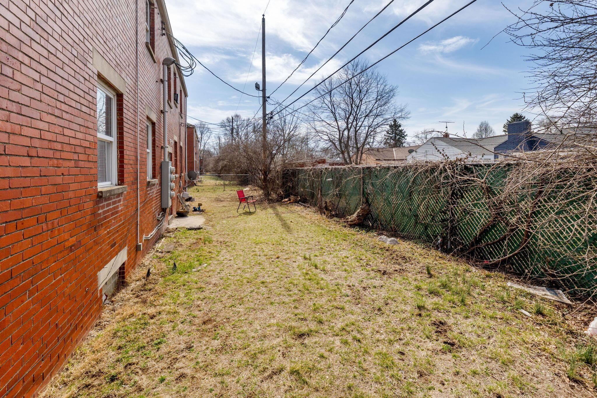 253 N James Road Property Photo 5