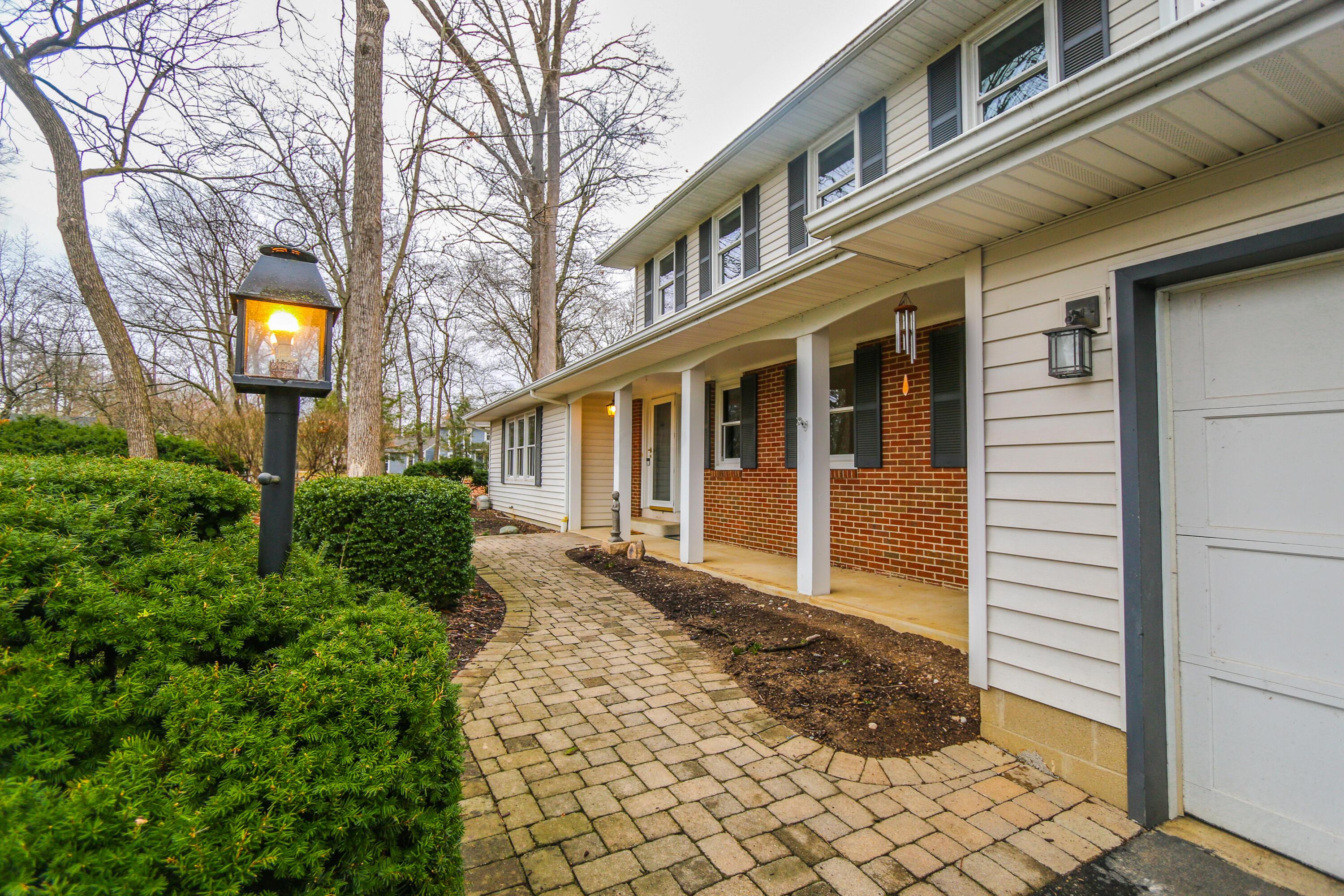582 Hickory Place Property Photo 4