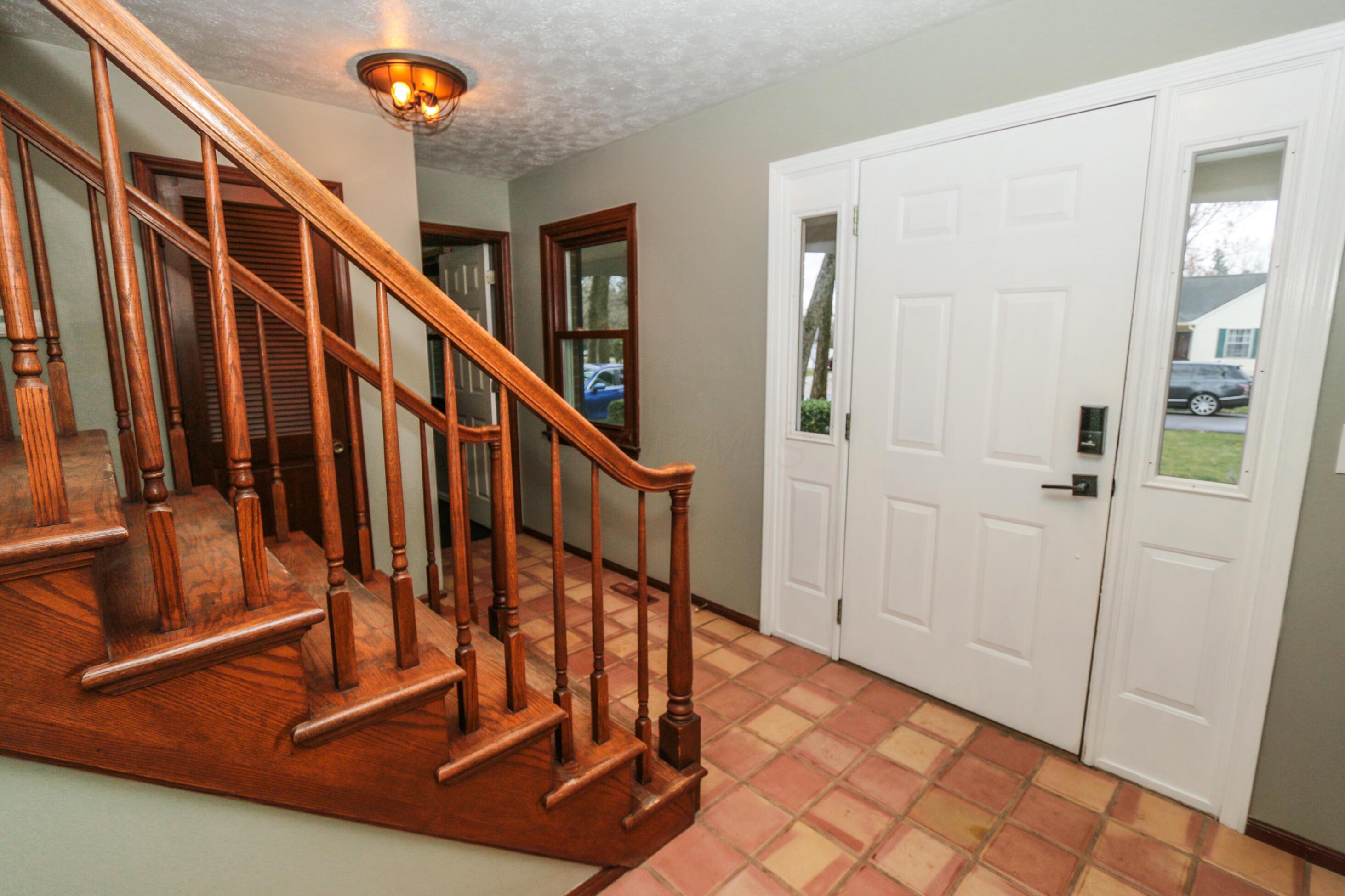 582 Hickory Place Property Photo 5