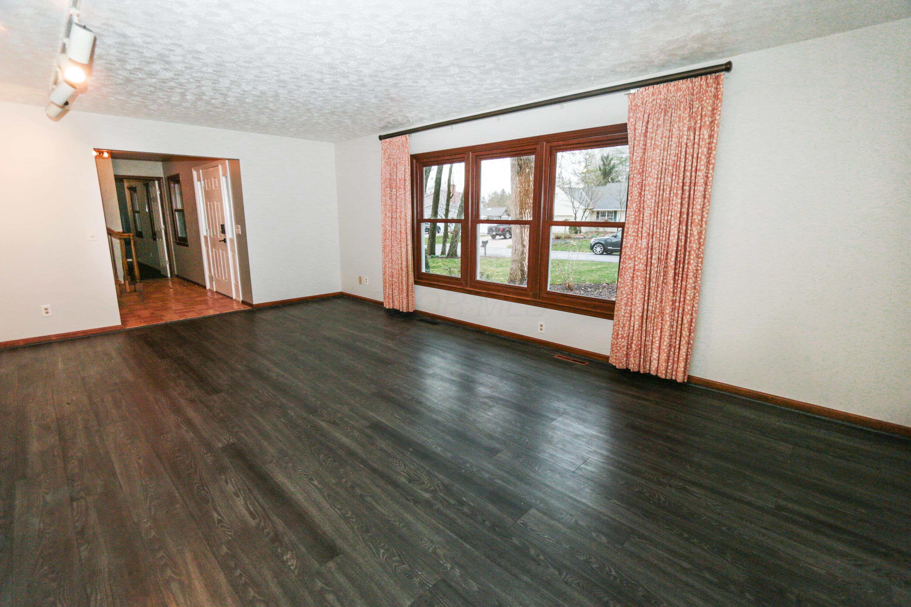 582 Hickory Place Property Photo 7