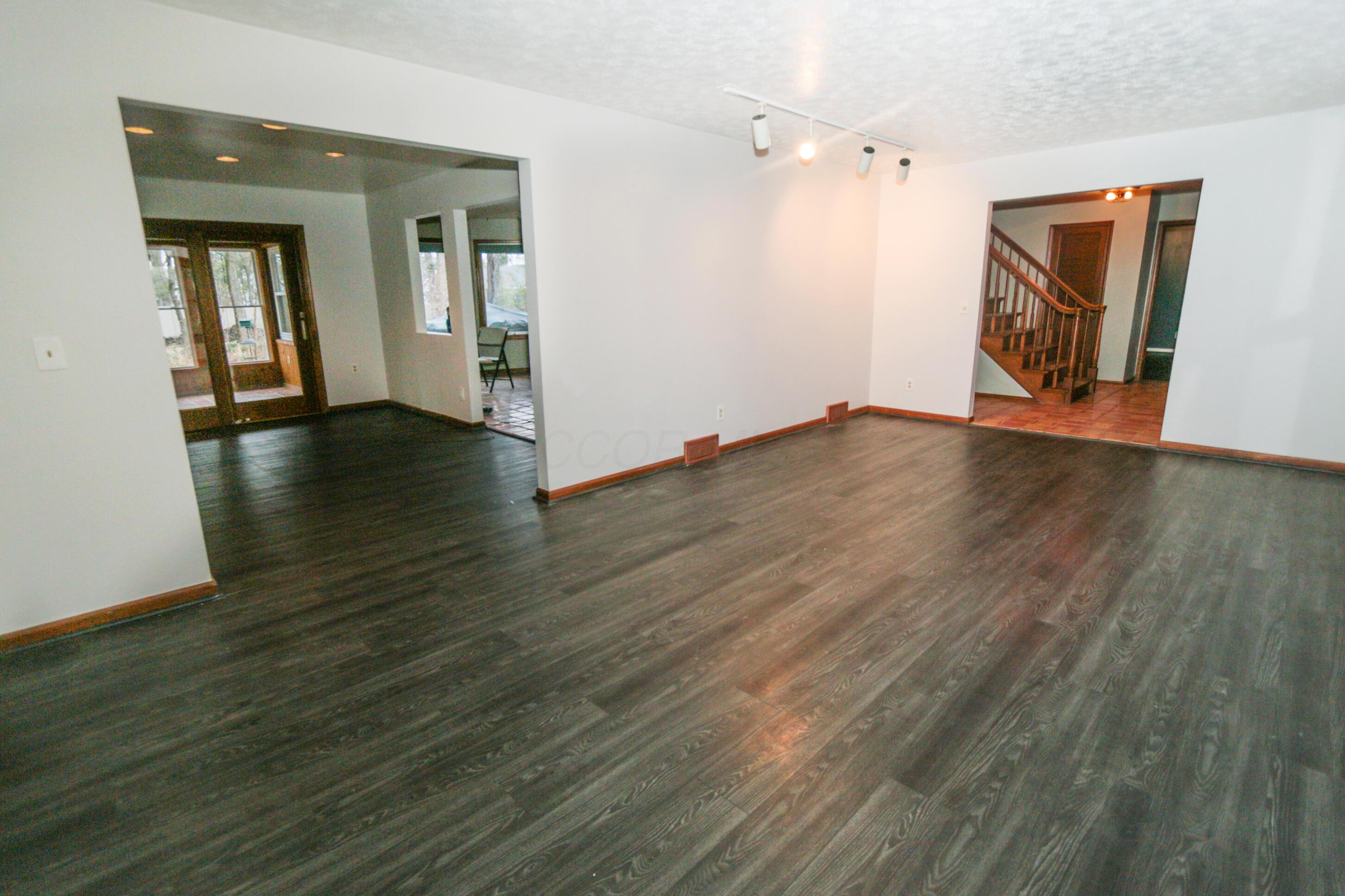 582 Hickory Place Property Photo 8