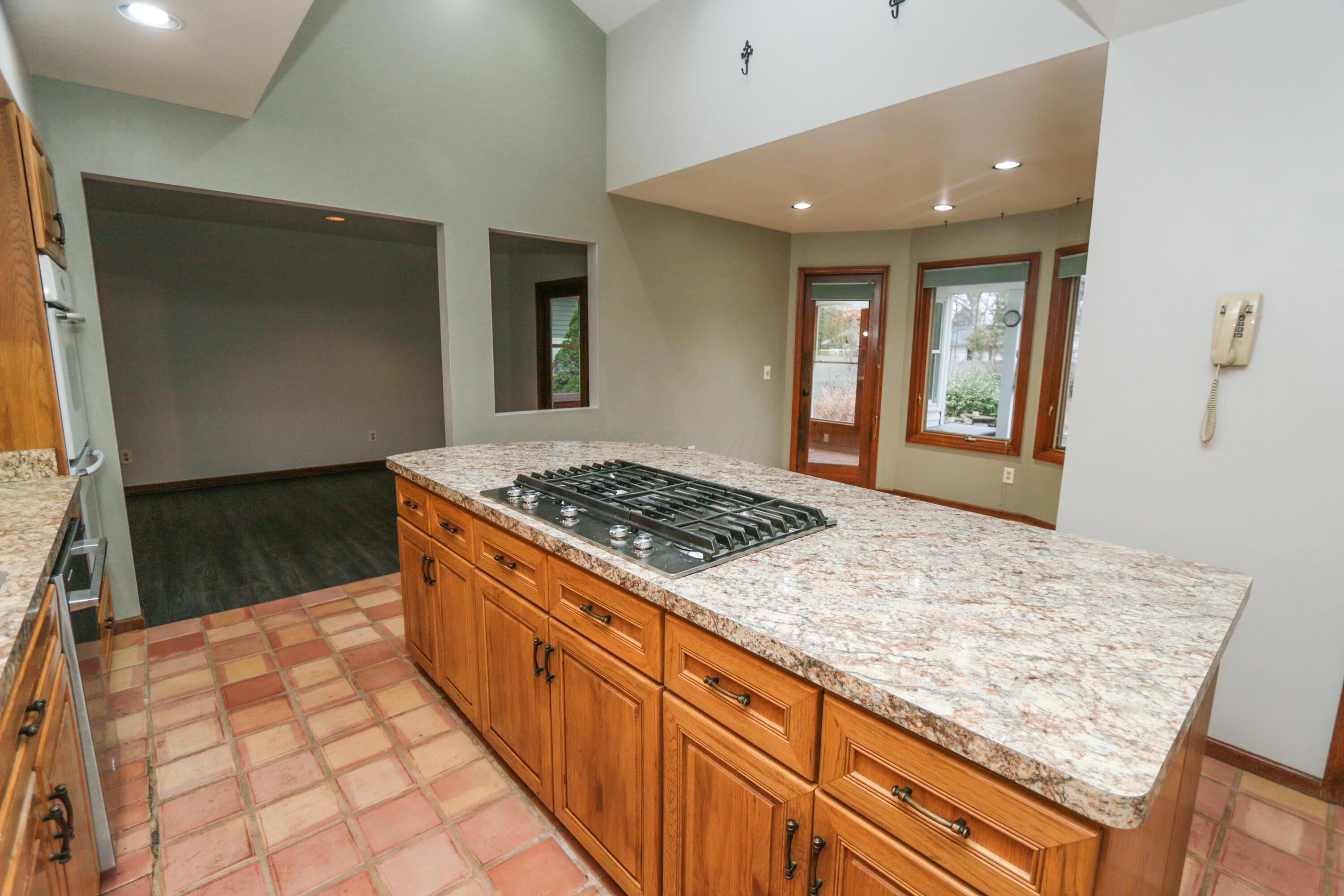 582 Hickory Place Property Photo 24