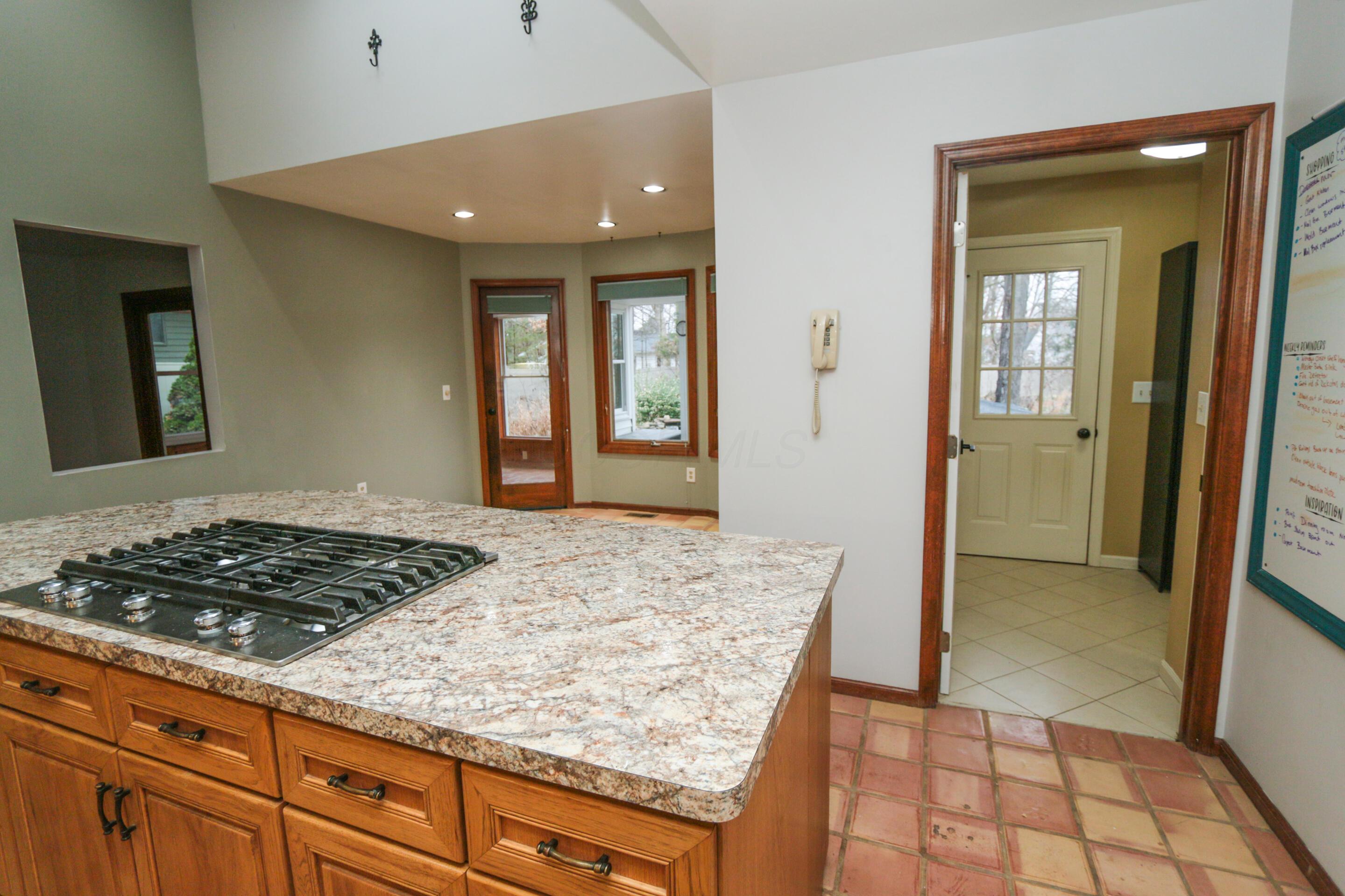 582 Hickory Place Property Photo 25