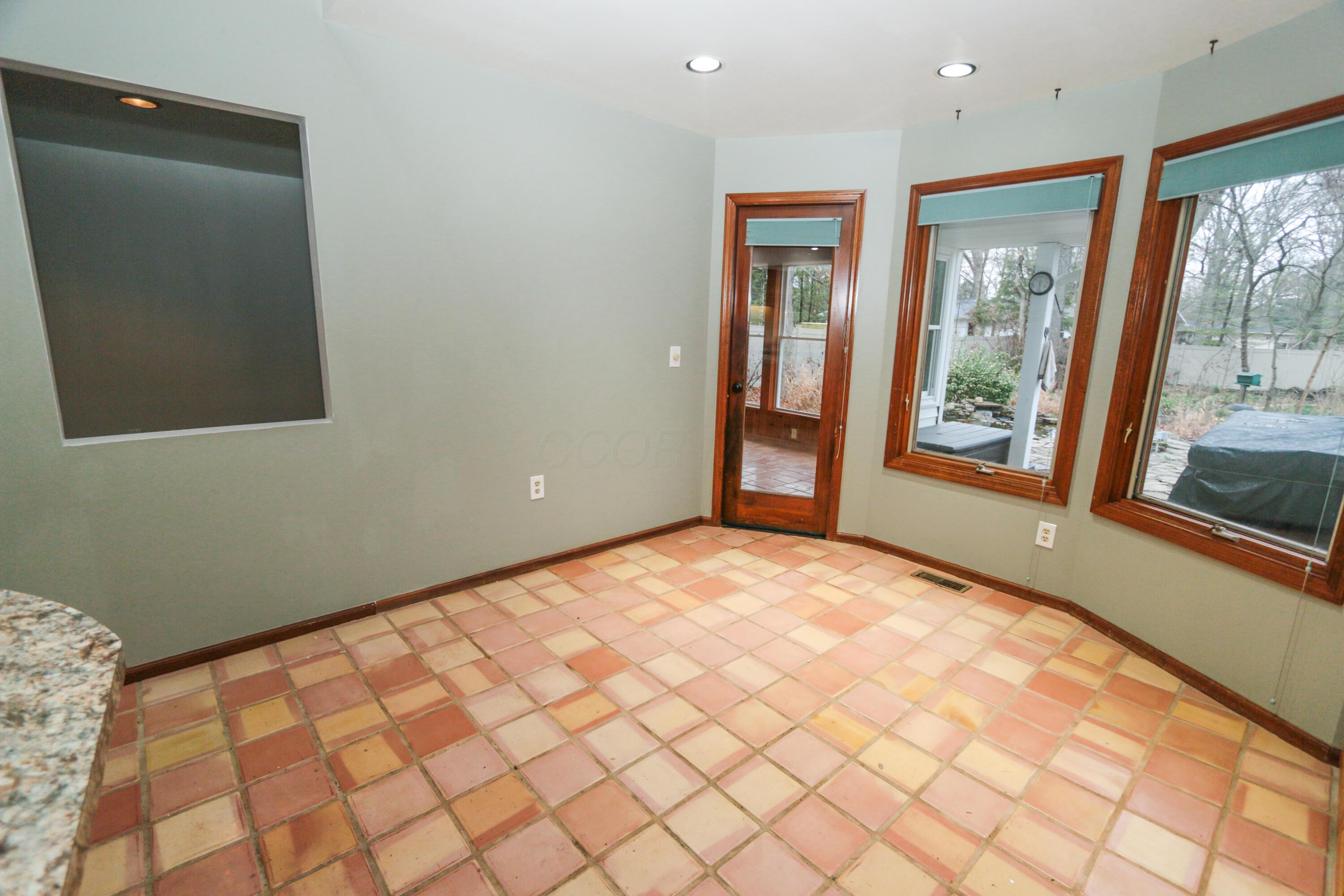 582 Hickory Place Property Photo 29