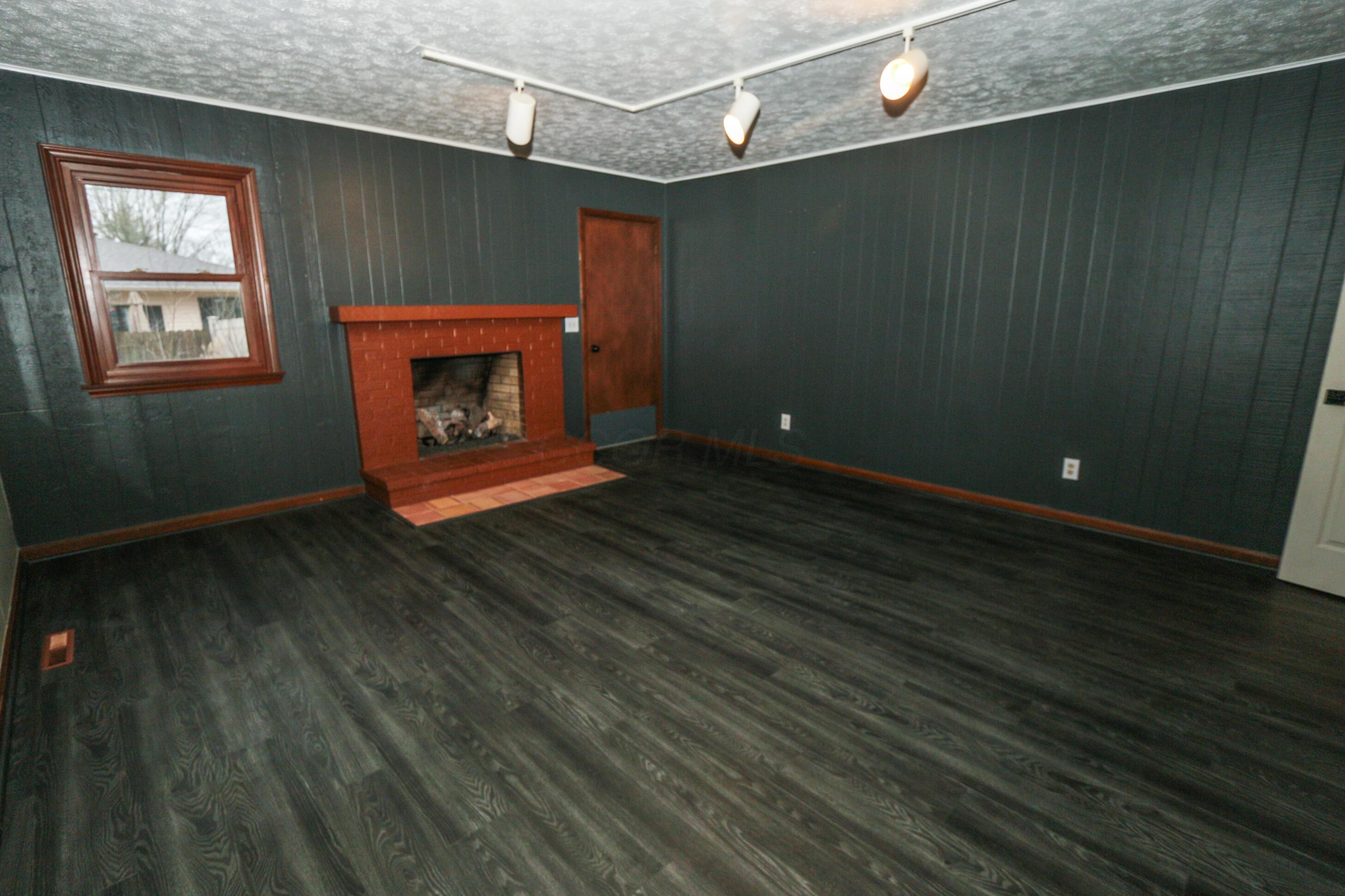 582 Hickory Place Property Photo 32