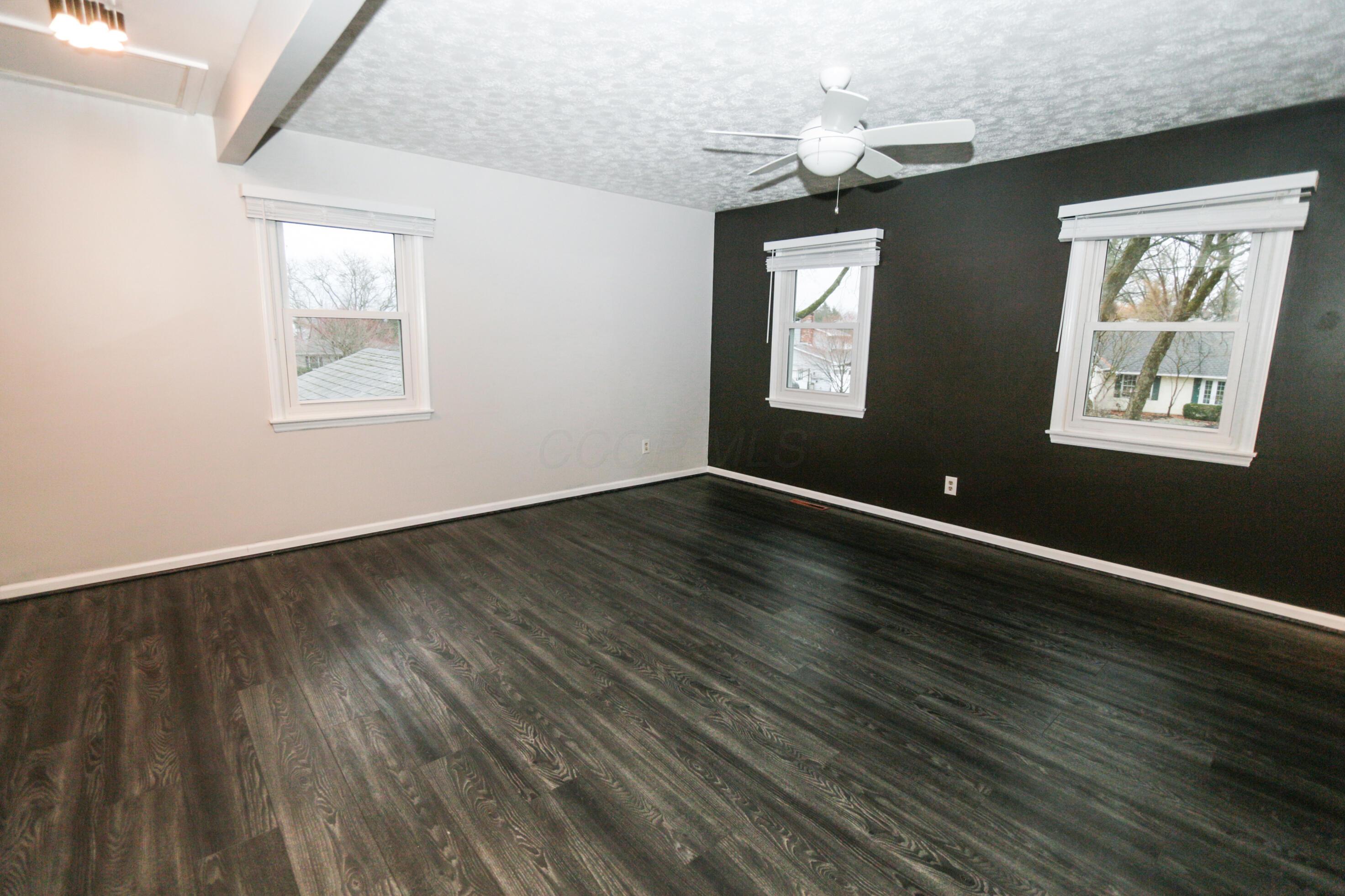 582 Hickory Place Property Photo 43