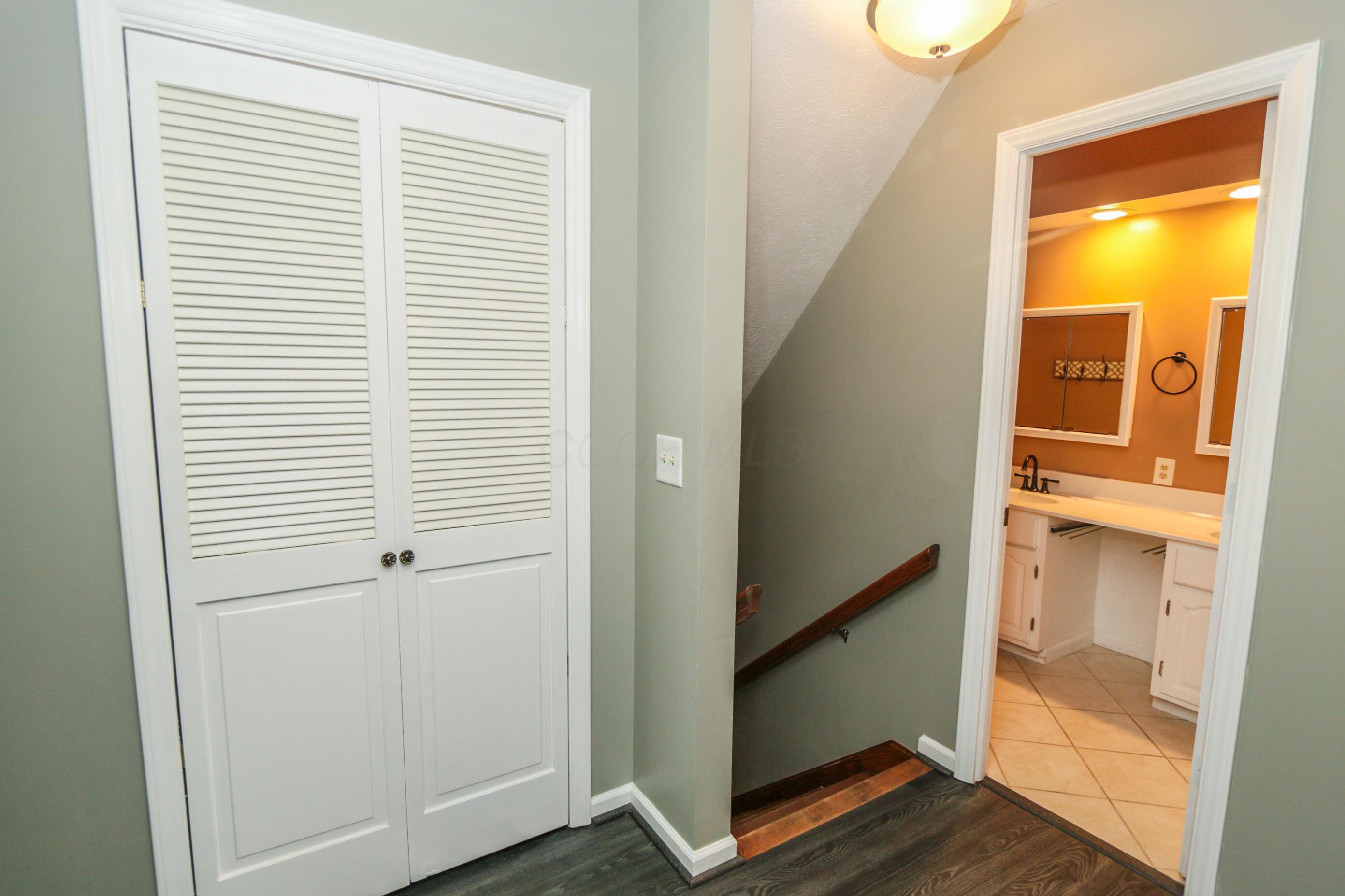 582 Hickory Place Property Photo 51