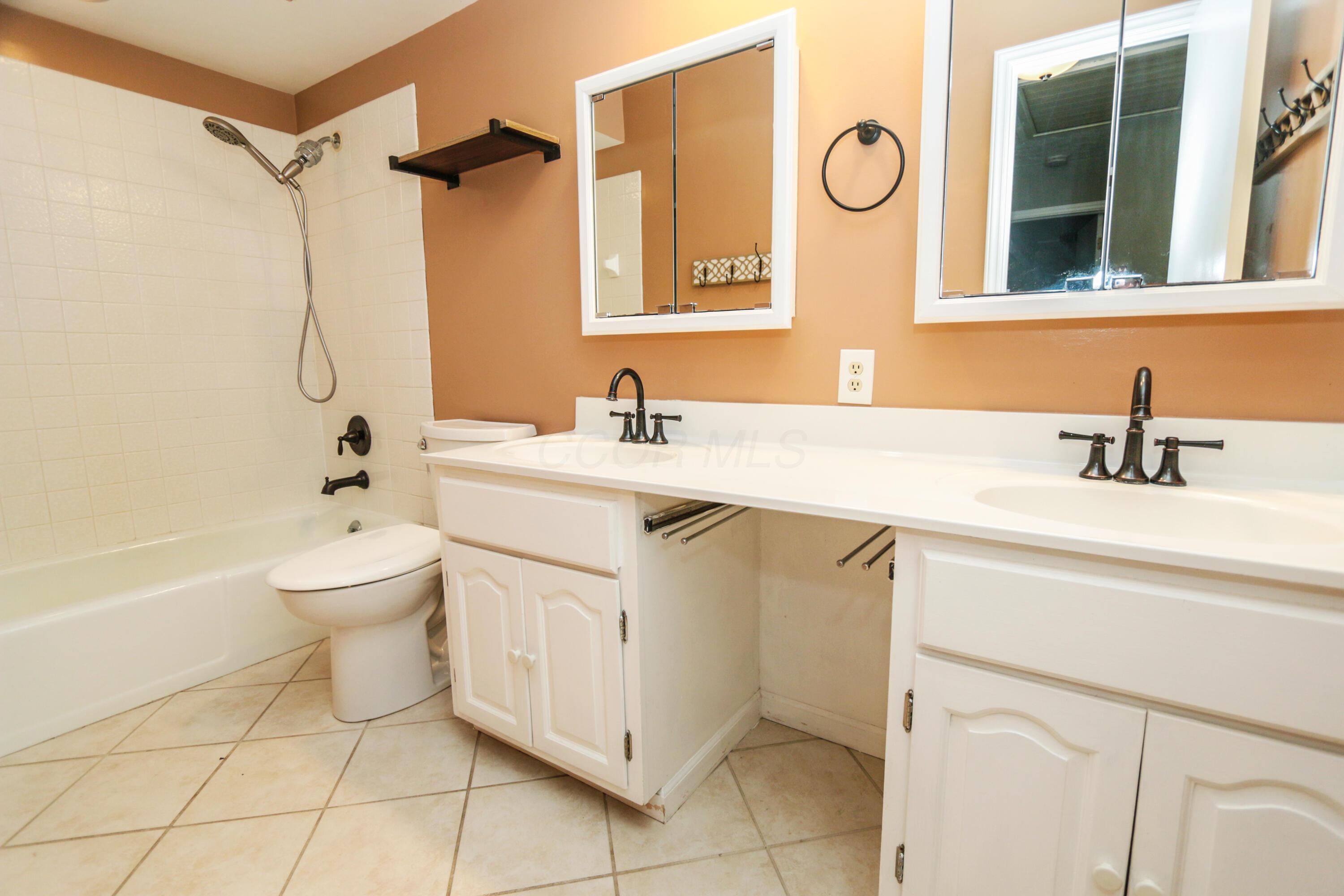 582 Hickory Place Property Photo 52