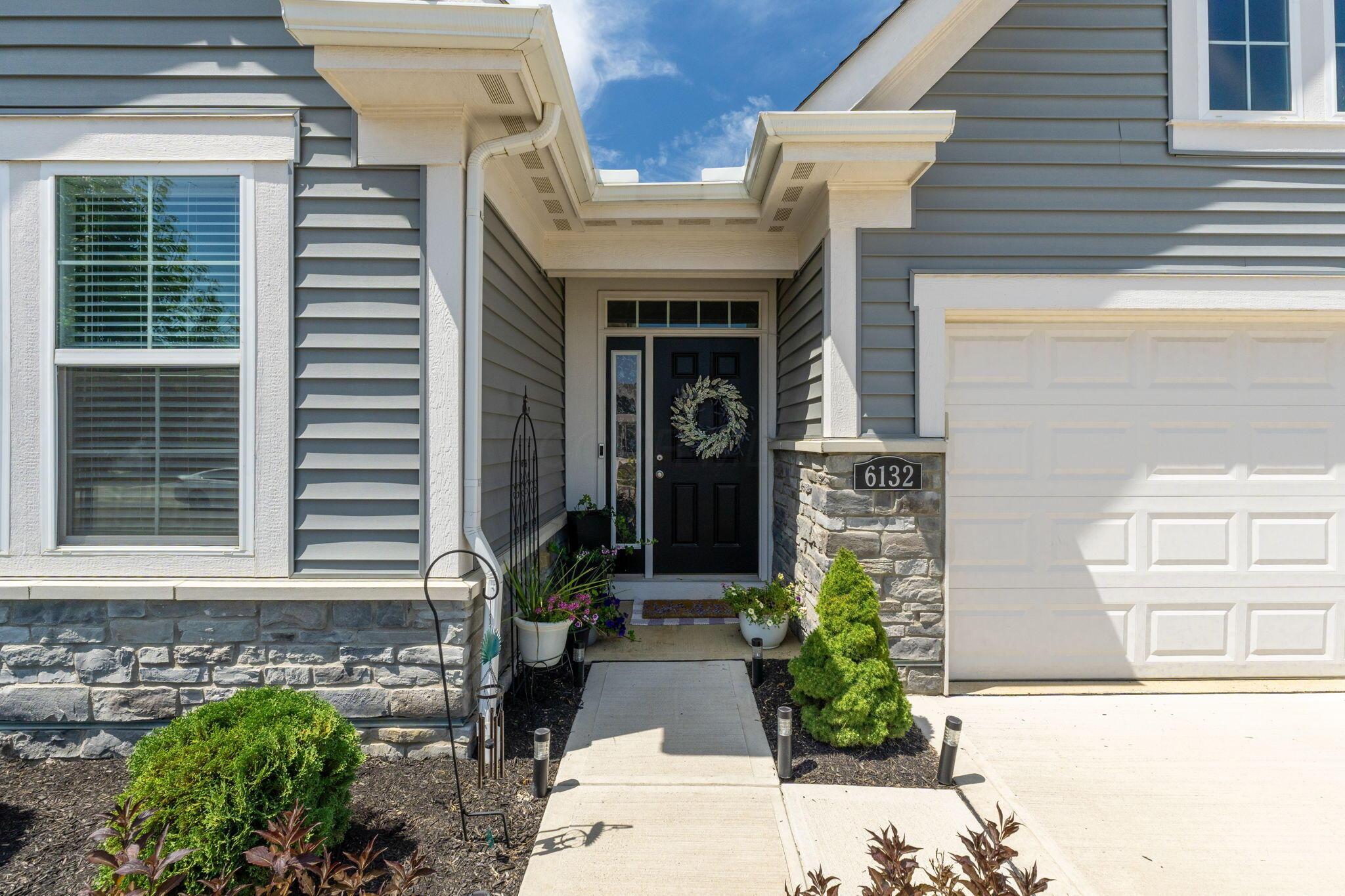 6132 Windcliff Drive E Property Photo 4