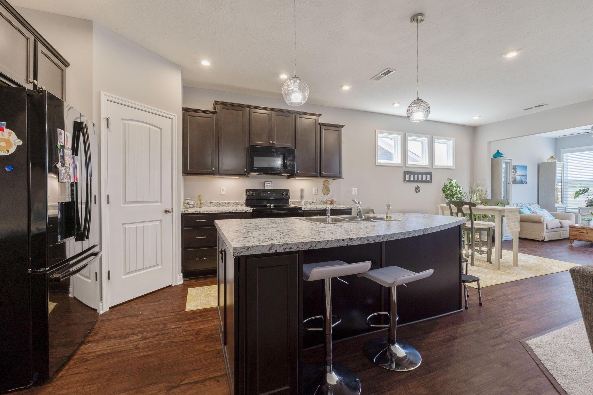 6132 Windcliff Drive E Property Photo 9