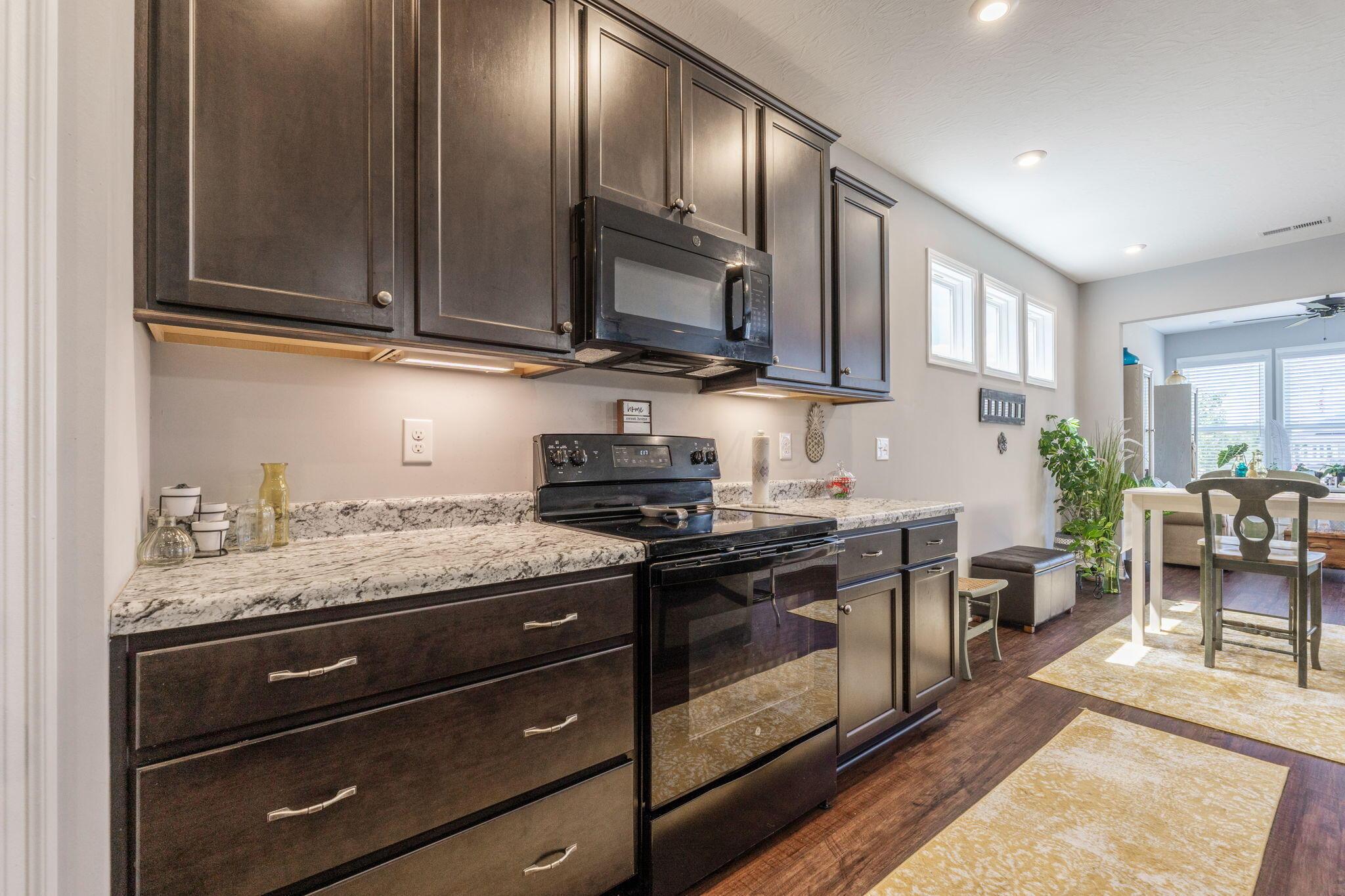 6132 Windcliff Drive E Property Photo 10