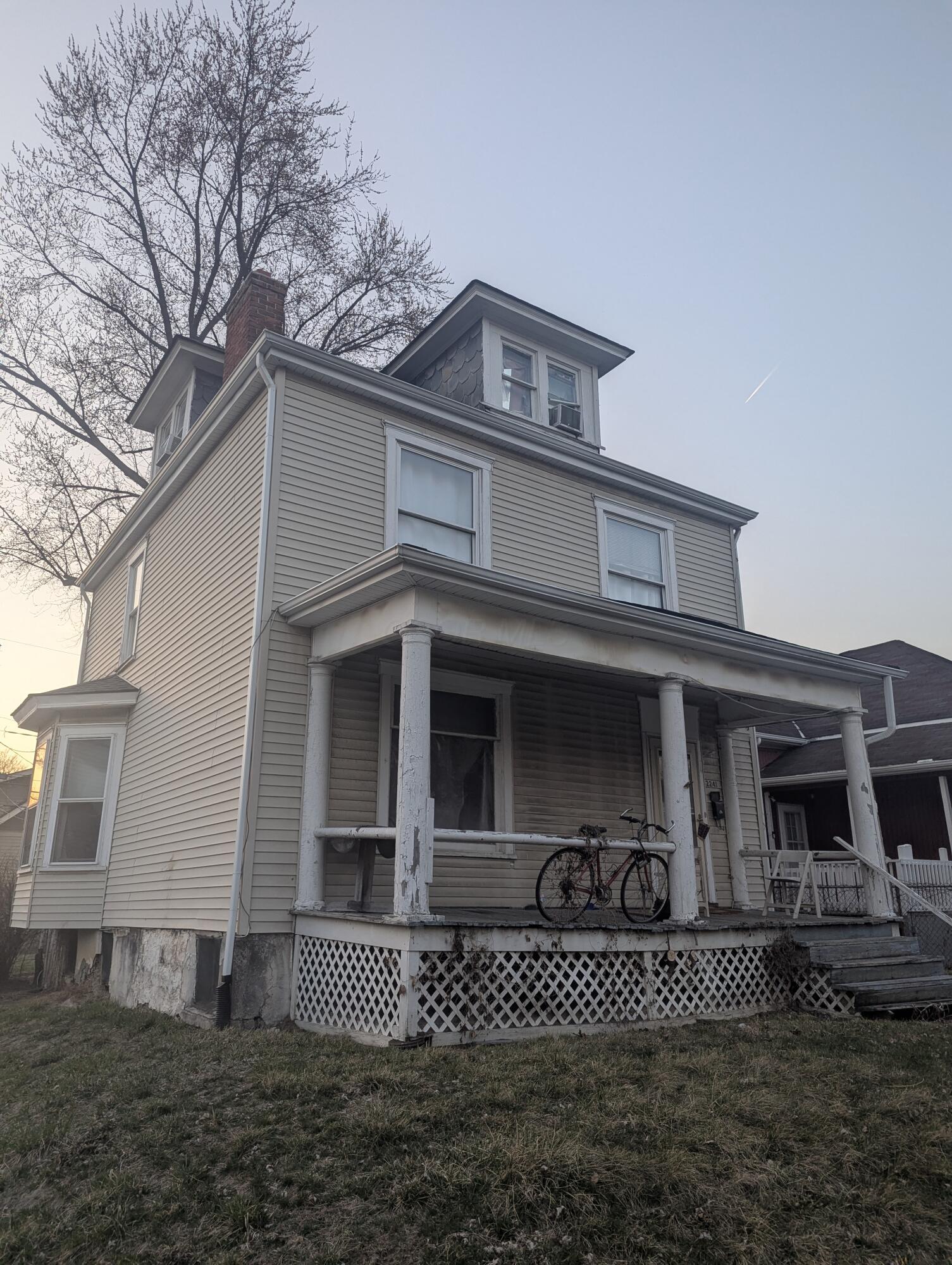 2241 Indiana Avenue Property Photo 2