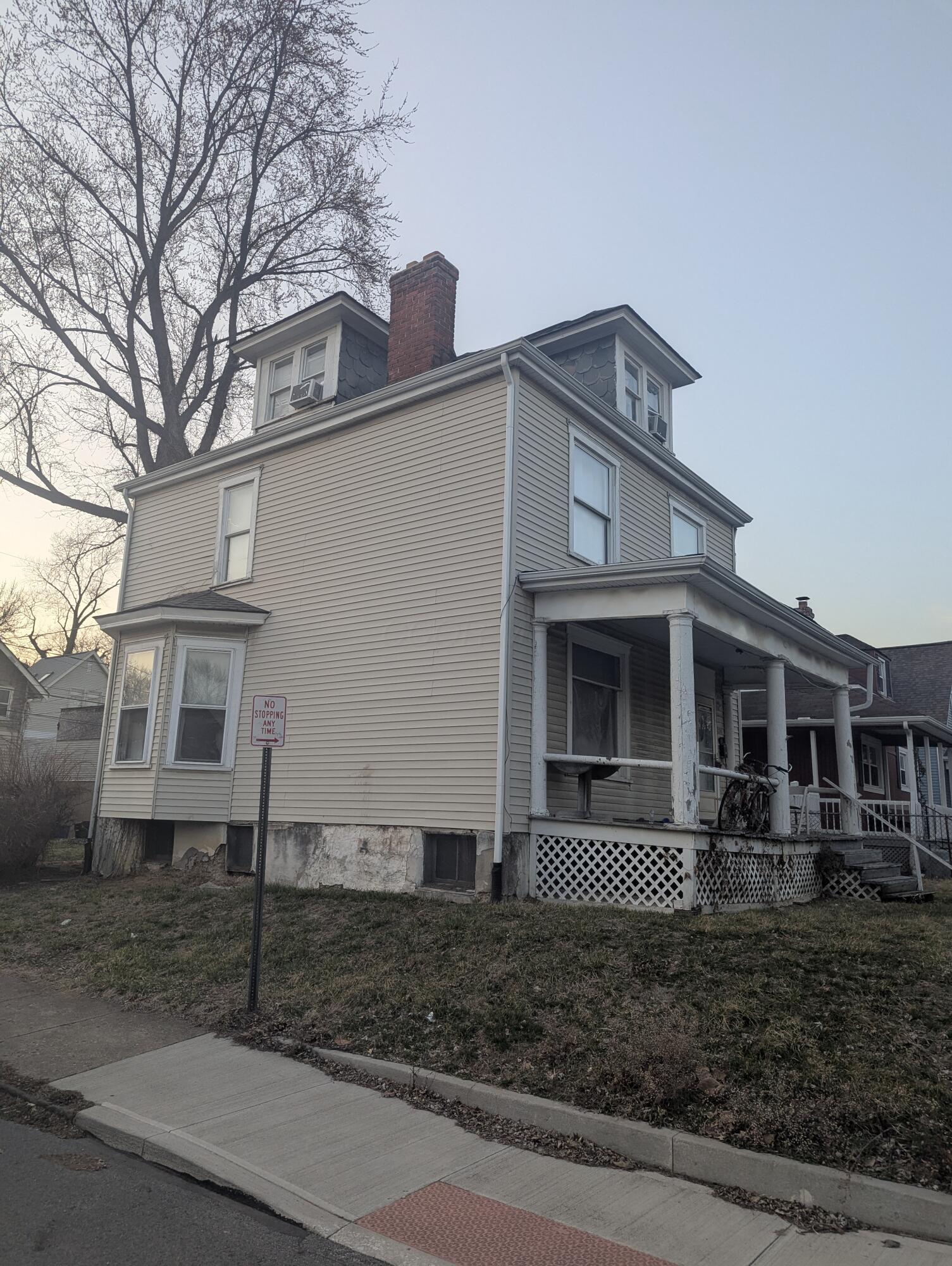 2241 Indiana Avenue Property Photo 3