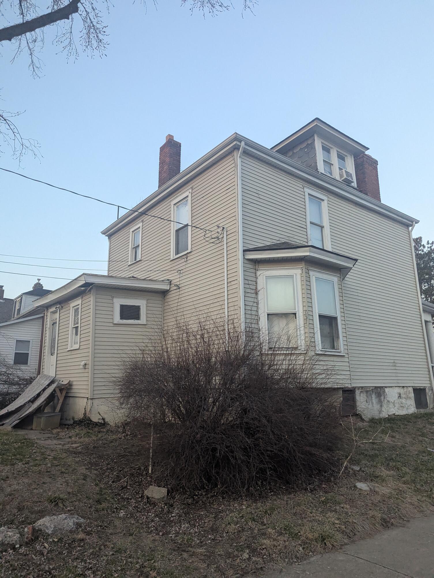 2241 Indiana Avenue Property Photo 4