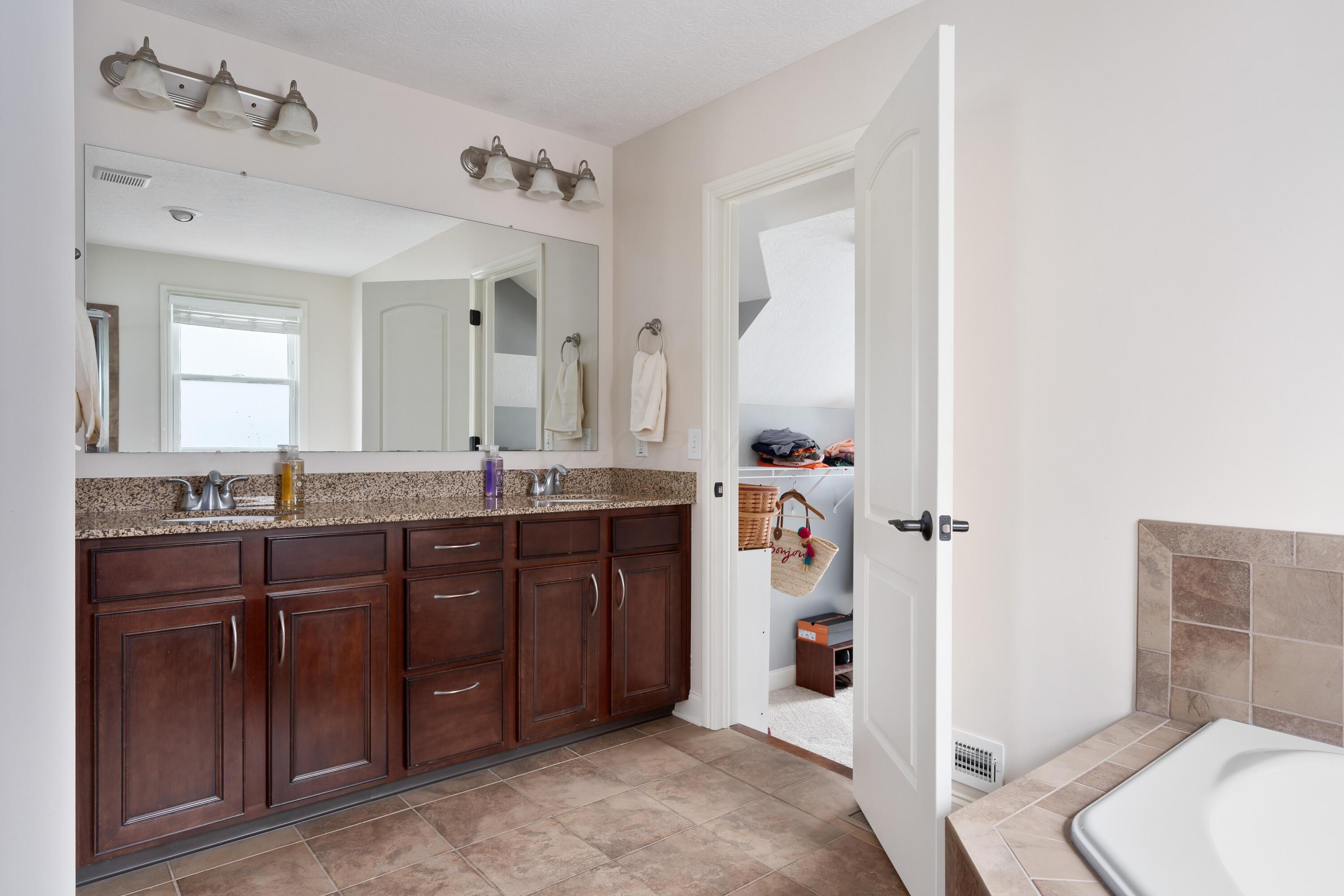 636 Stallion Way Property Photo 29
