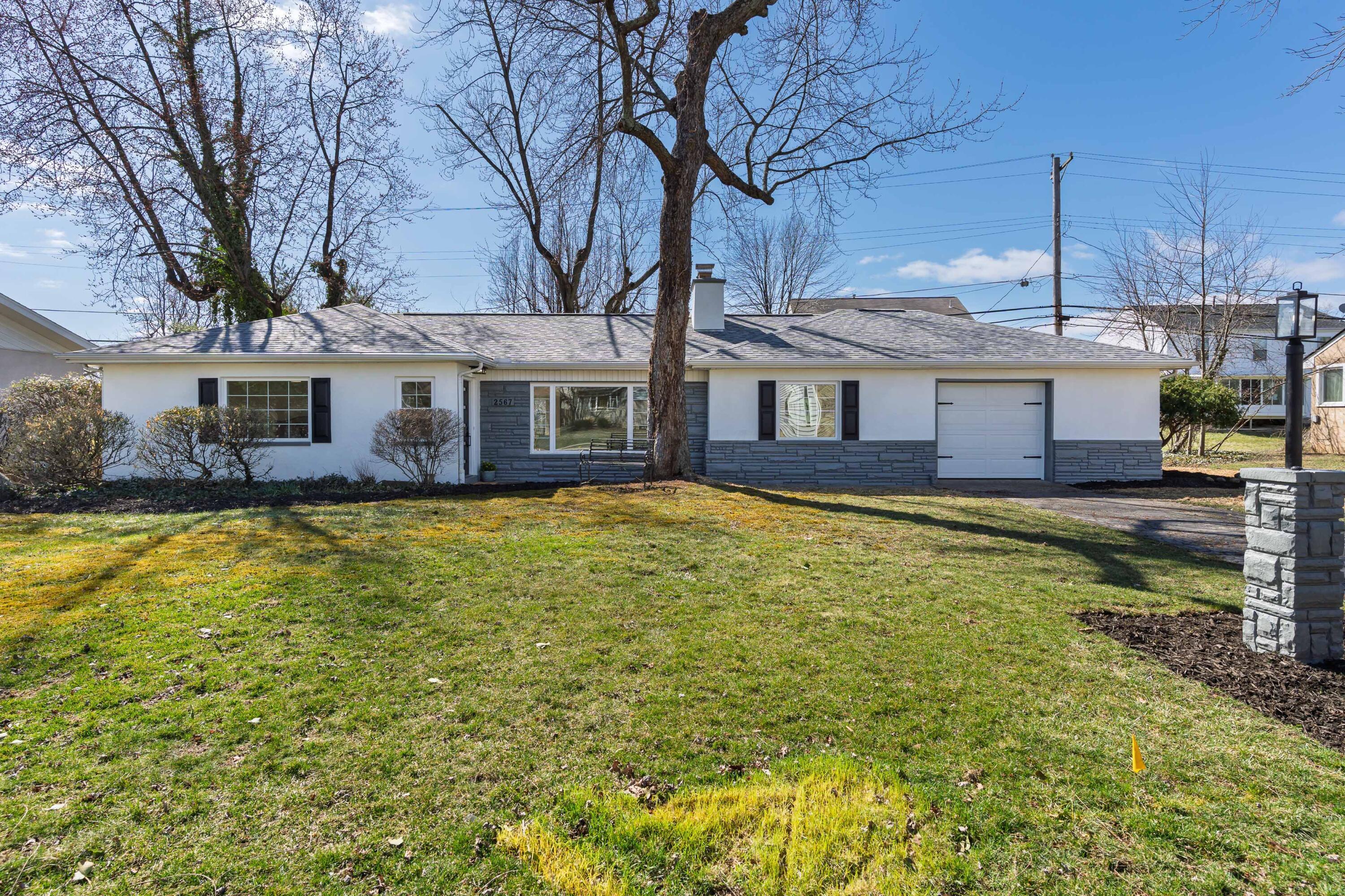 2567 Maplewood Drive Property Photo 1