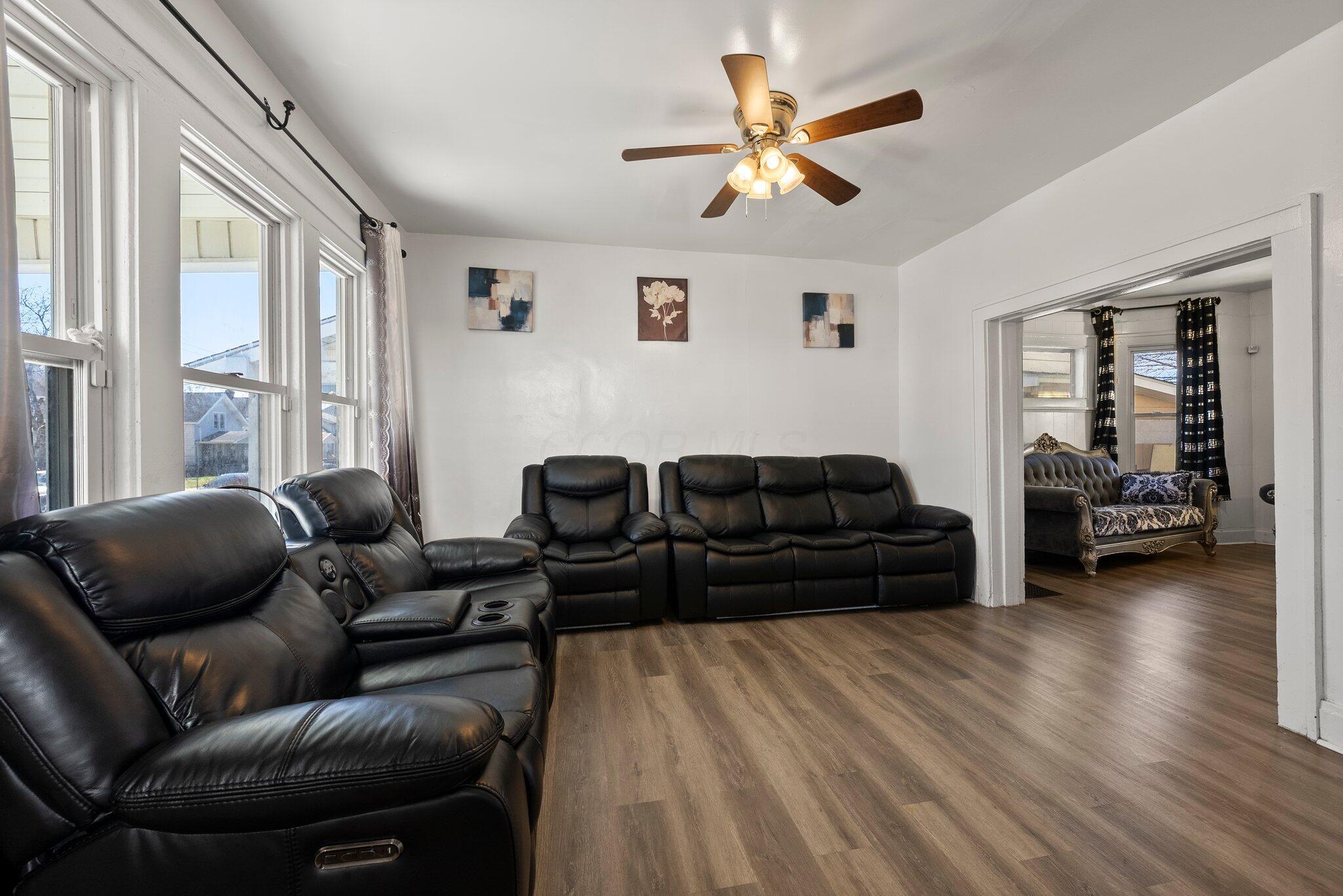 427 S Richardson Avenue Property Photo 4