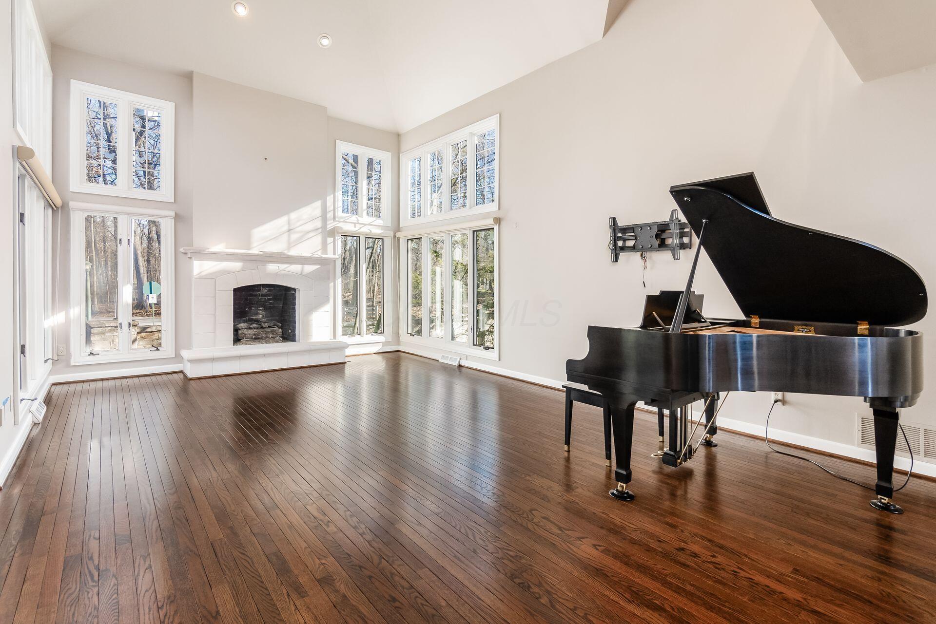 4 Lyonsgate Property Photo 6