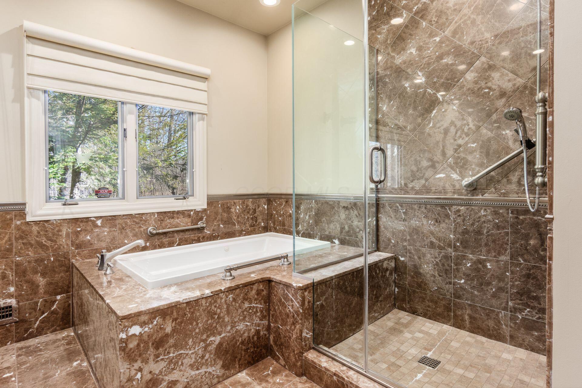 4 Lyonsgate Property Photo 22