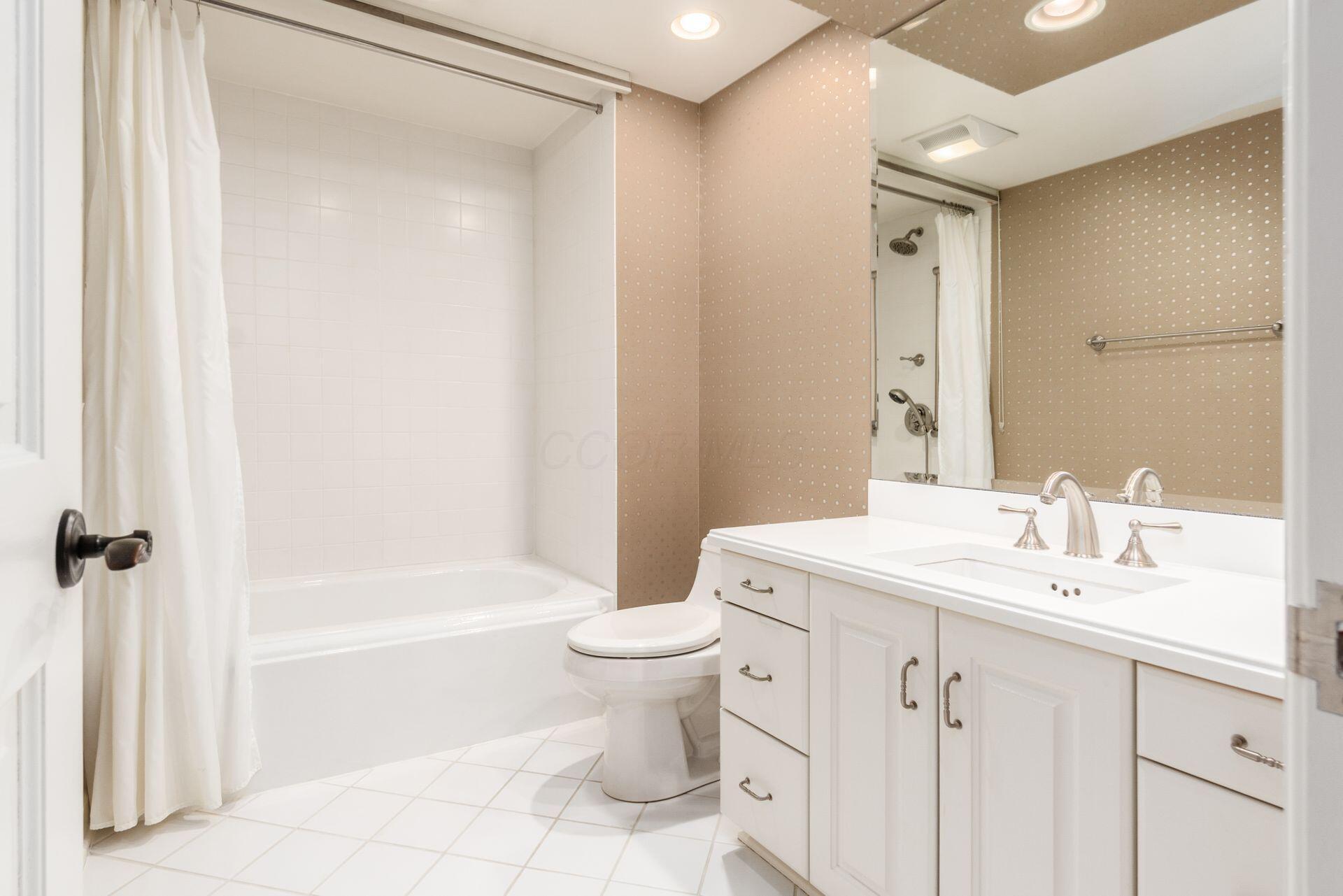 4 Lyonsgate Property Photo 32