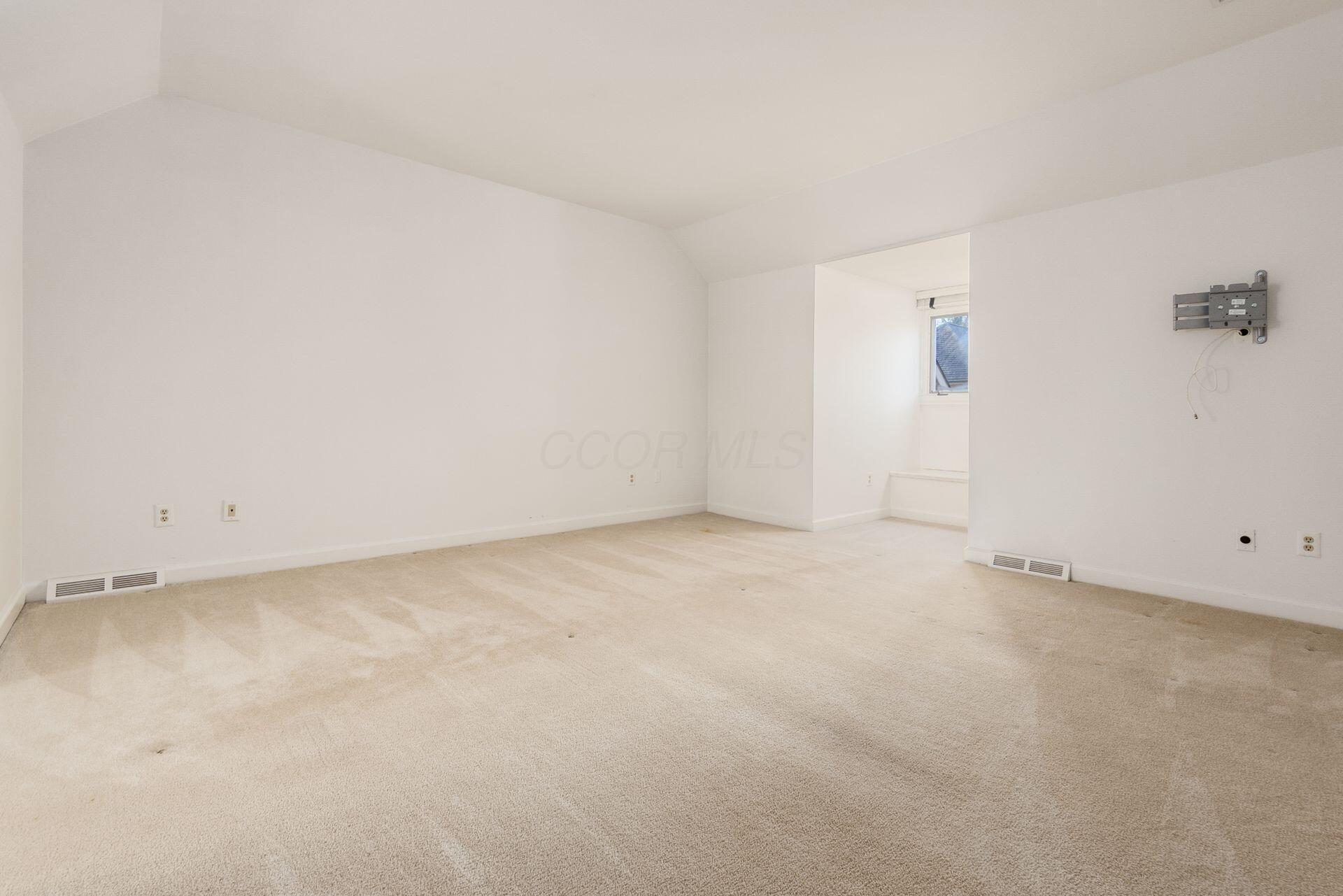 4 Lyonsgate Property Photo 34