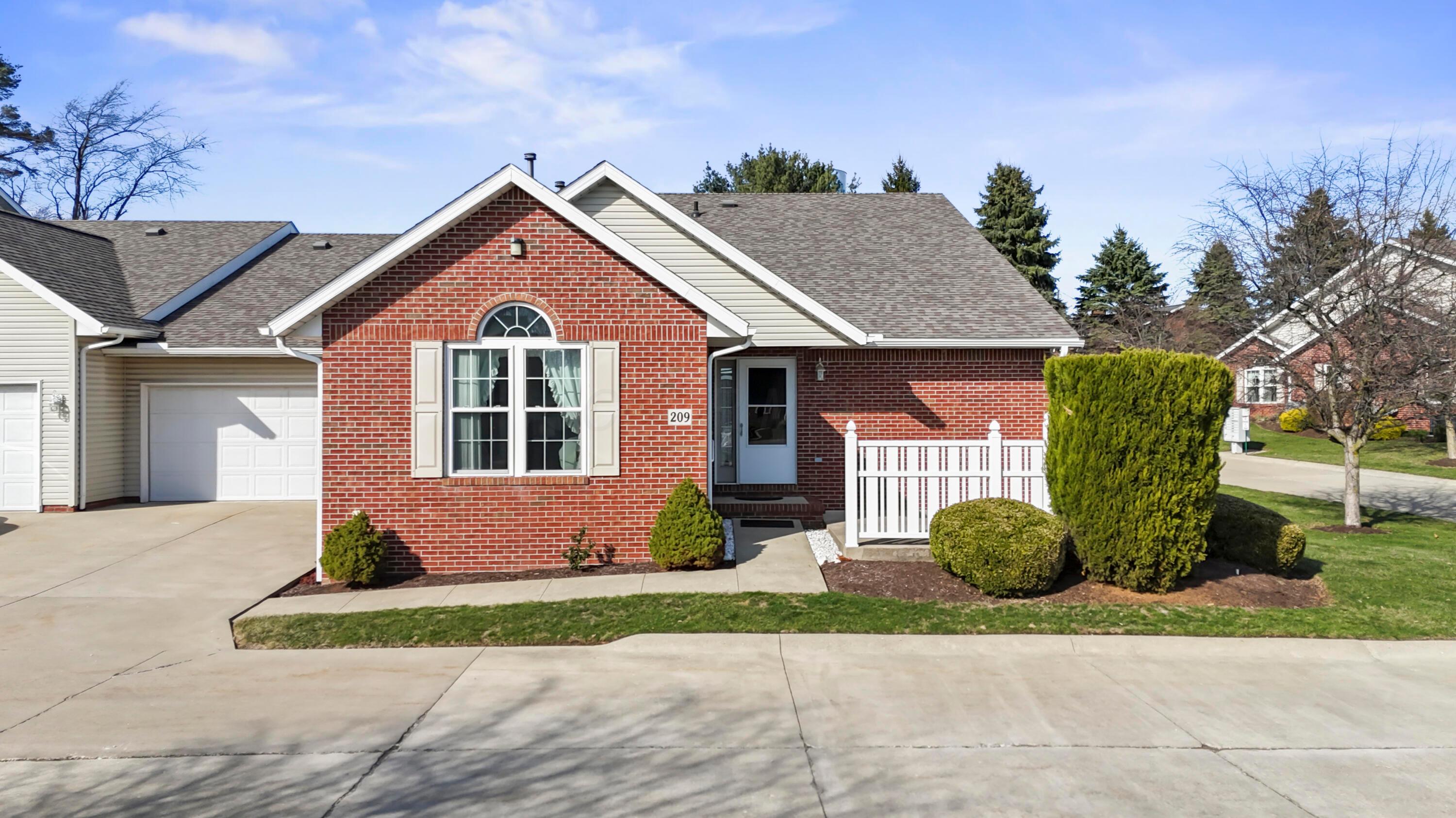 Picture of 209 Greenbriar Lane