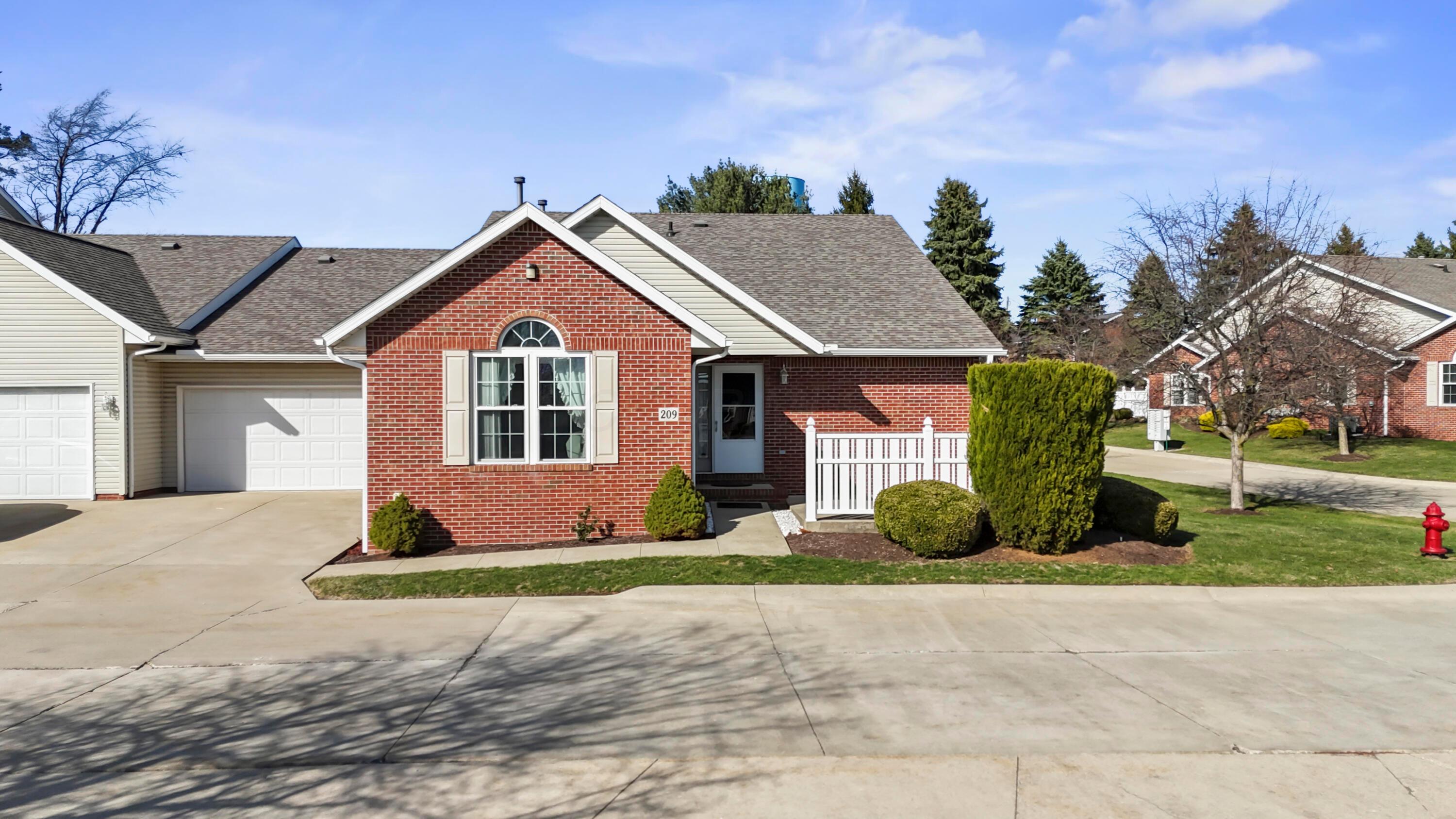209 Greenbriar Lane Property Photo 2