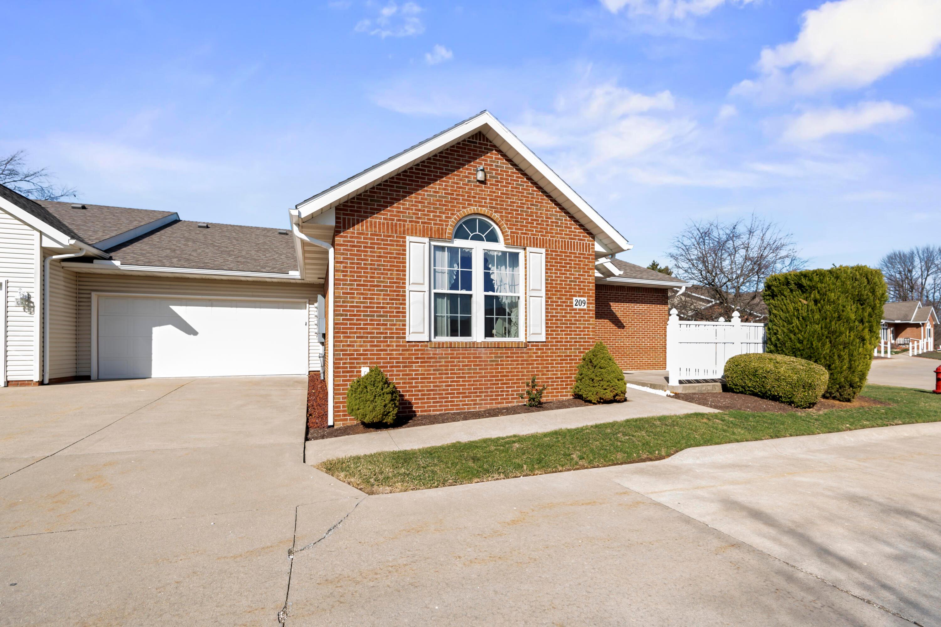 209 Greenbriar Lane Property Photo 23