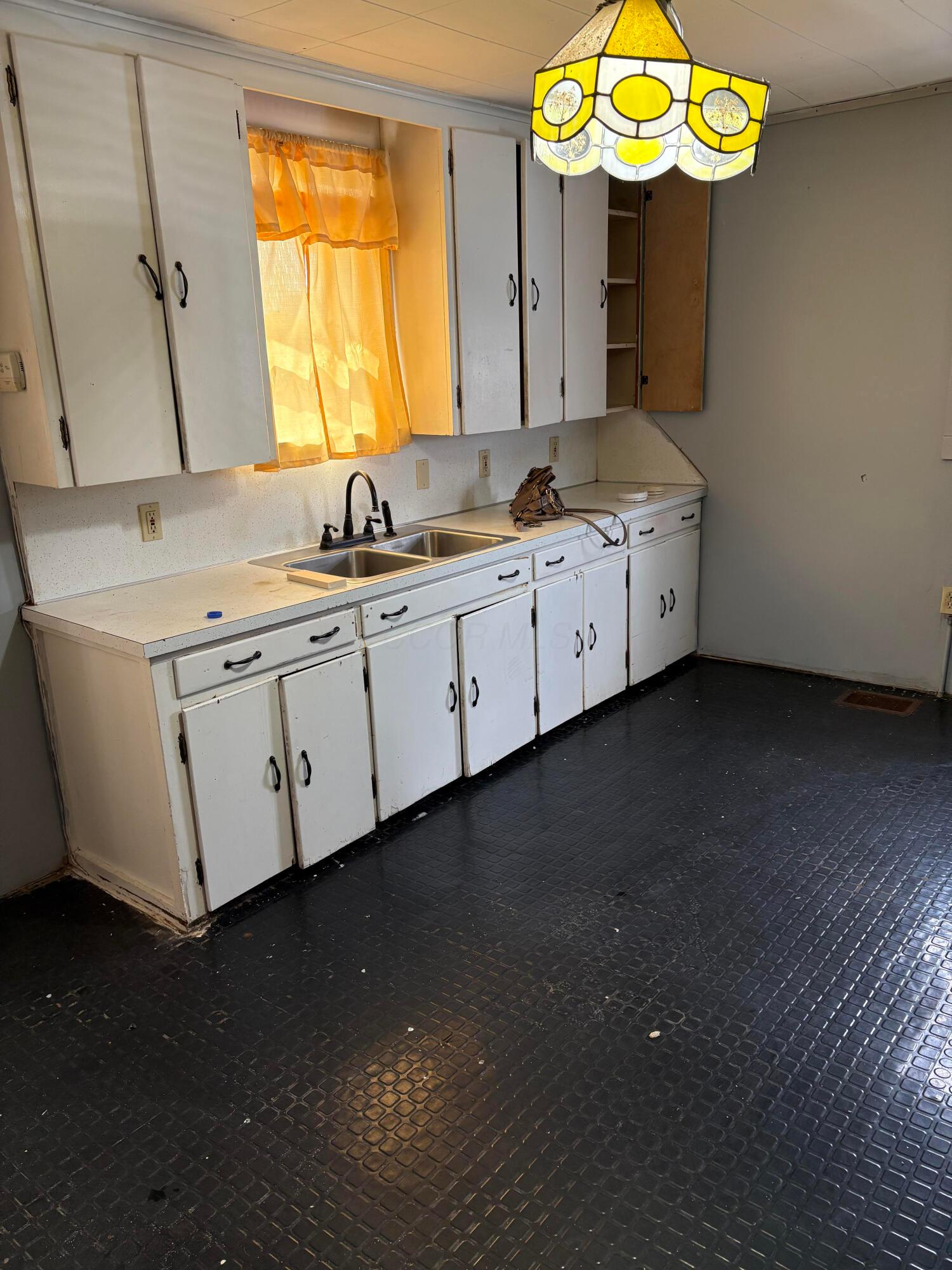 118 Western Avenue Property Photo 10
