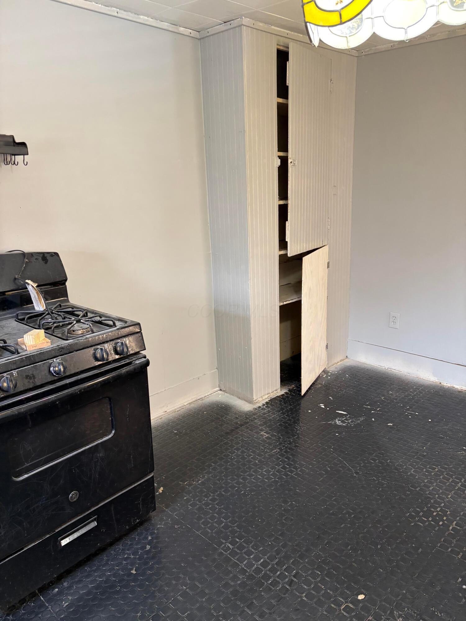 118 Western Avenue Property Photo 12