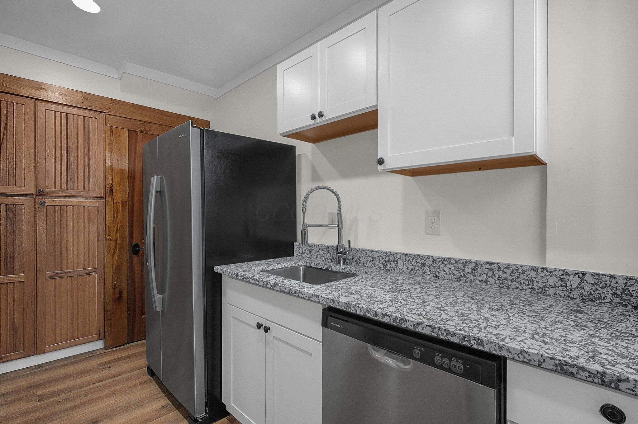 472 E Hinman Avenue Property Photo 8