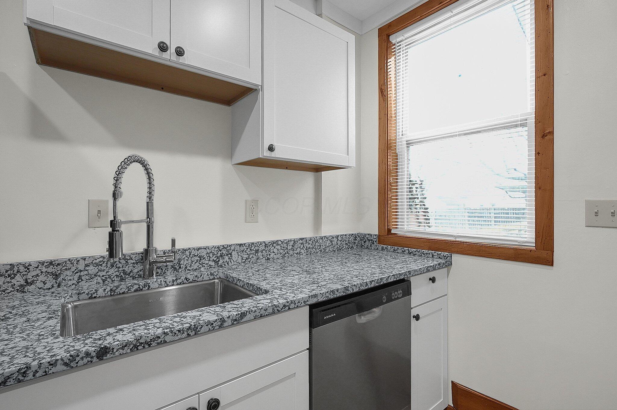 472 E Hinman Avenue Property Photo 11