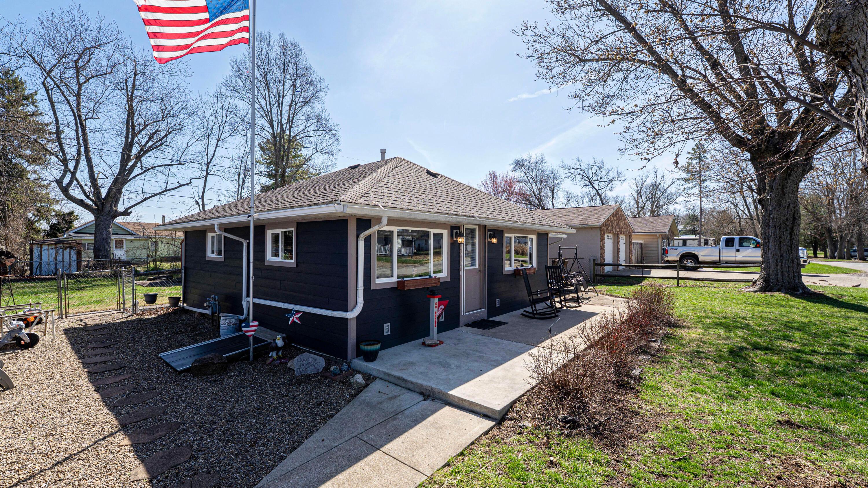 13720 Queen Road Ne Property Photo 1