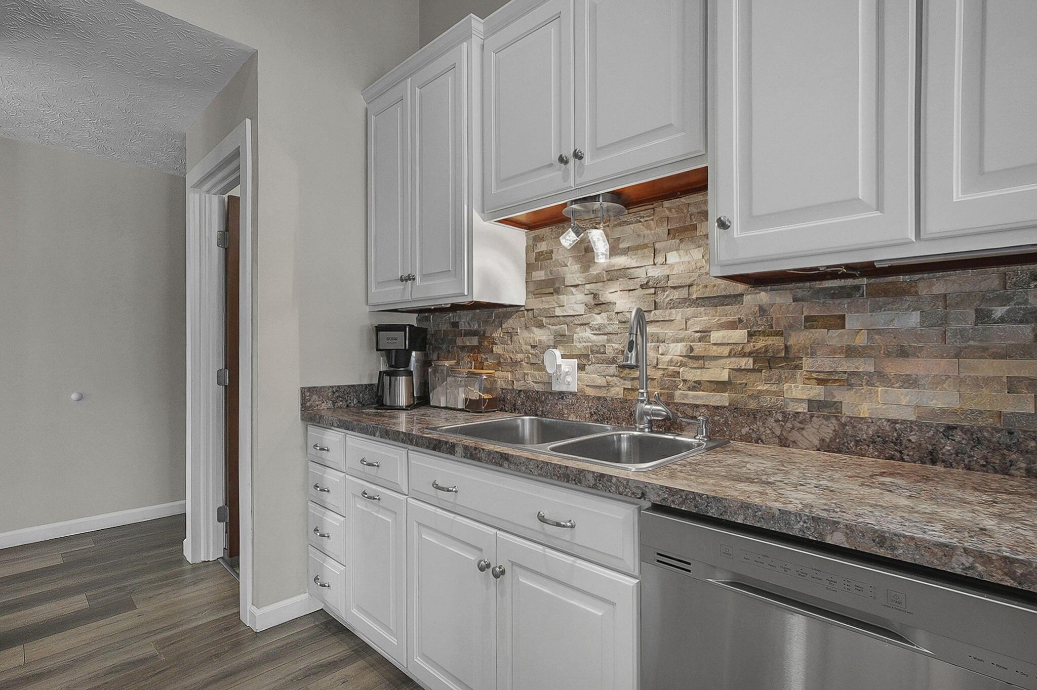 251 E High Street Property Photo 12