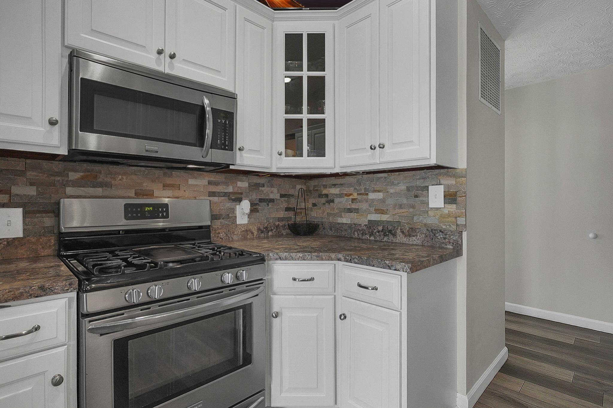 251 E High Street Property Photo 13