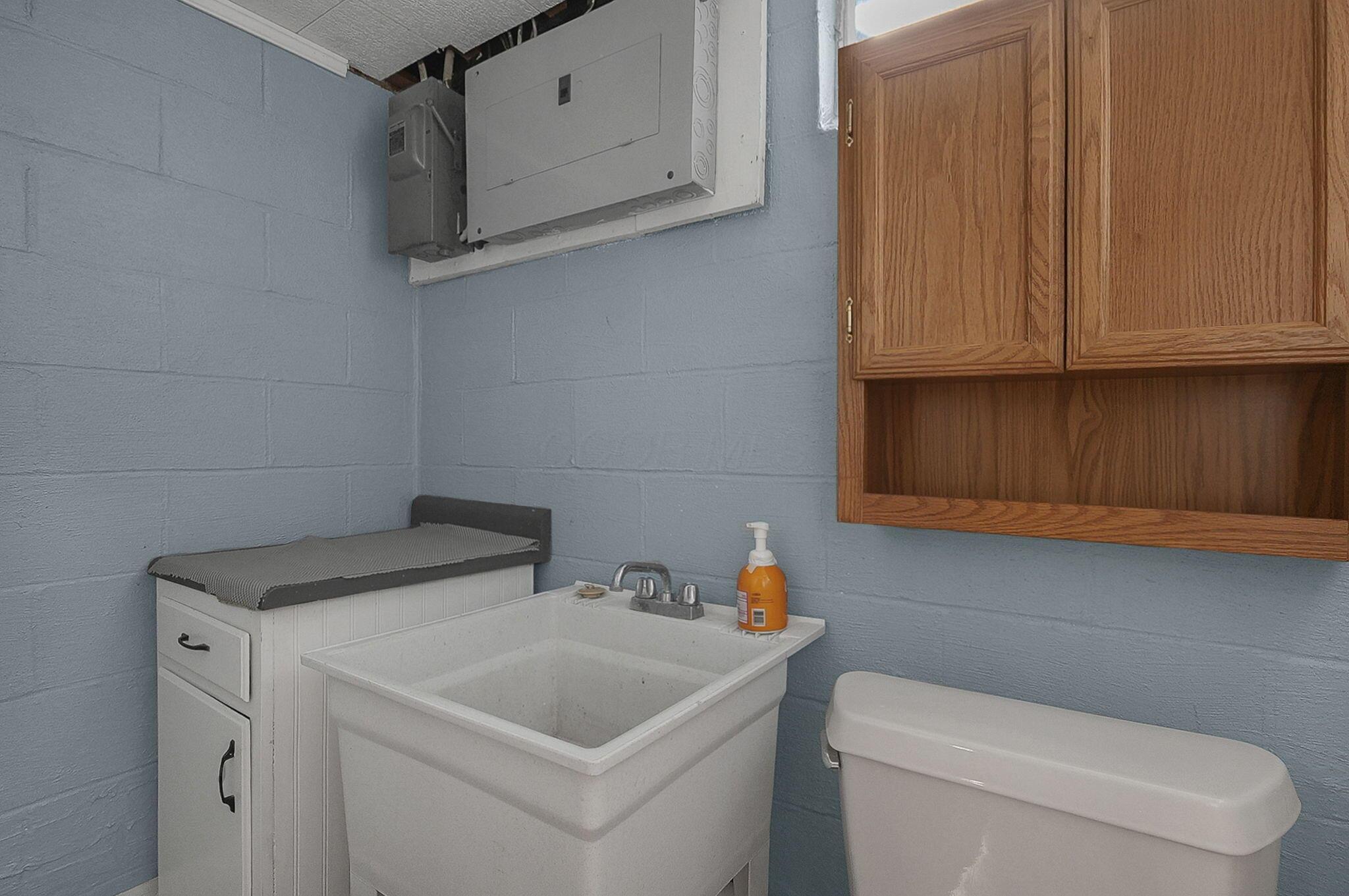 251 E High Street Property Photo 32