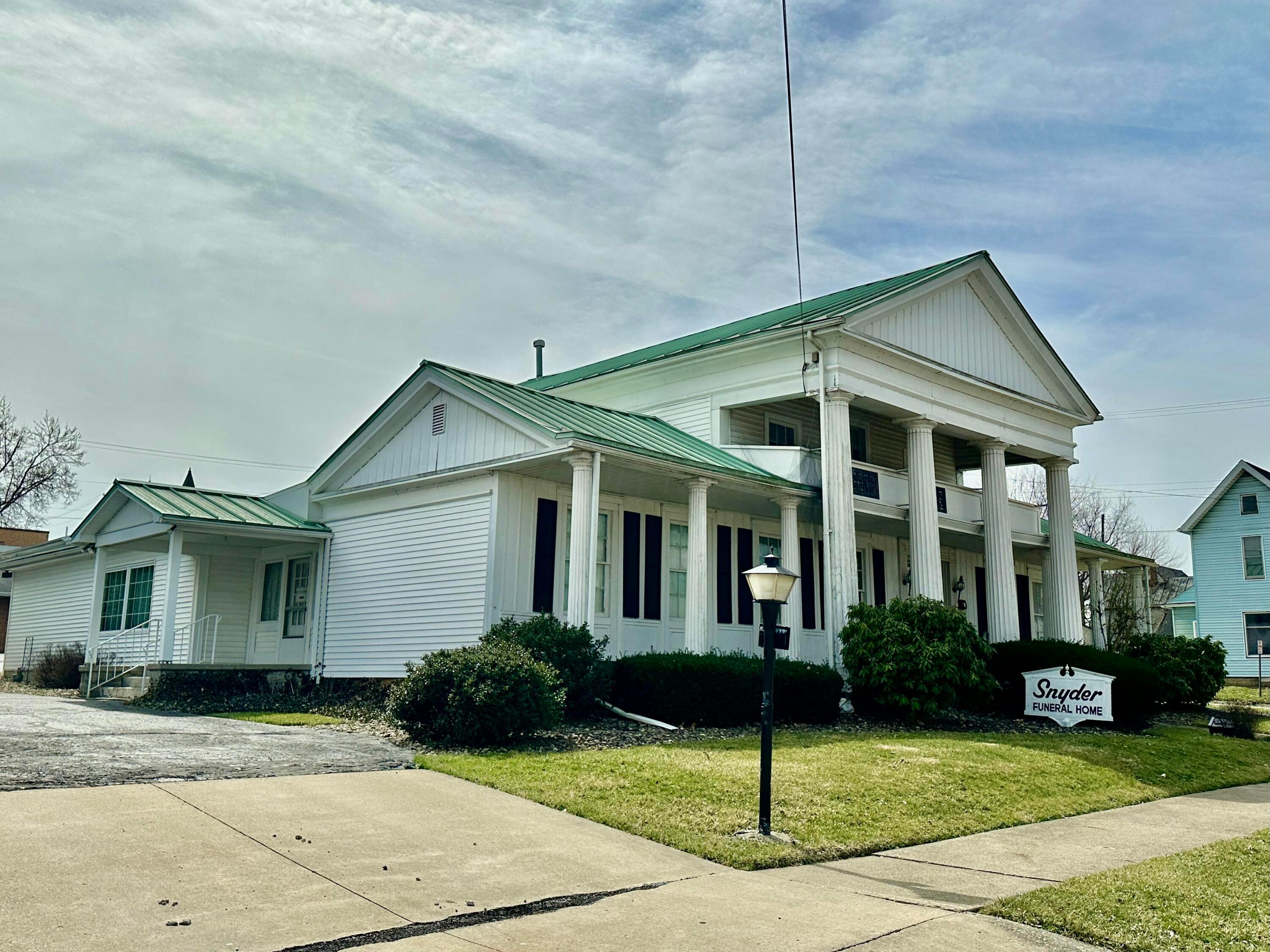 33 E College Street Property Photo