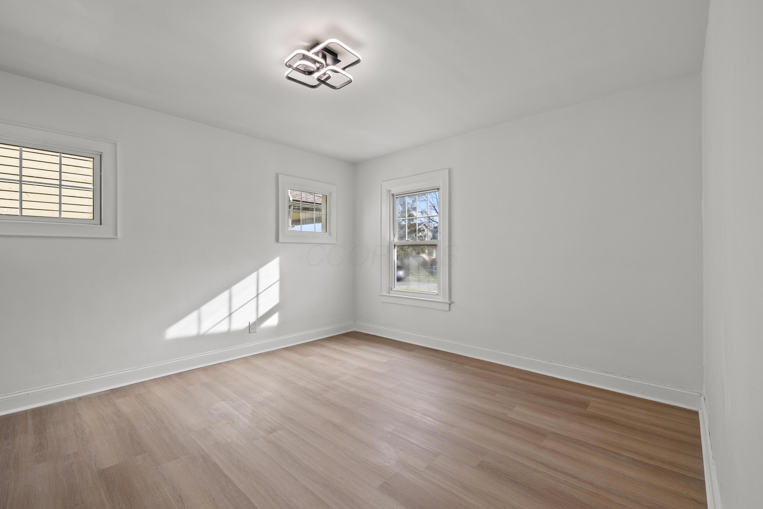 591 Binns Boulevard Property Photo 8