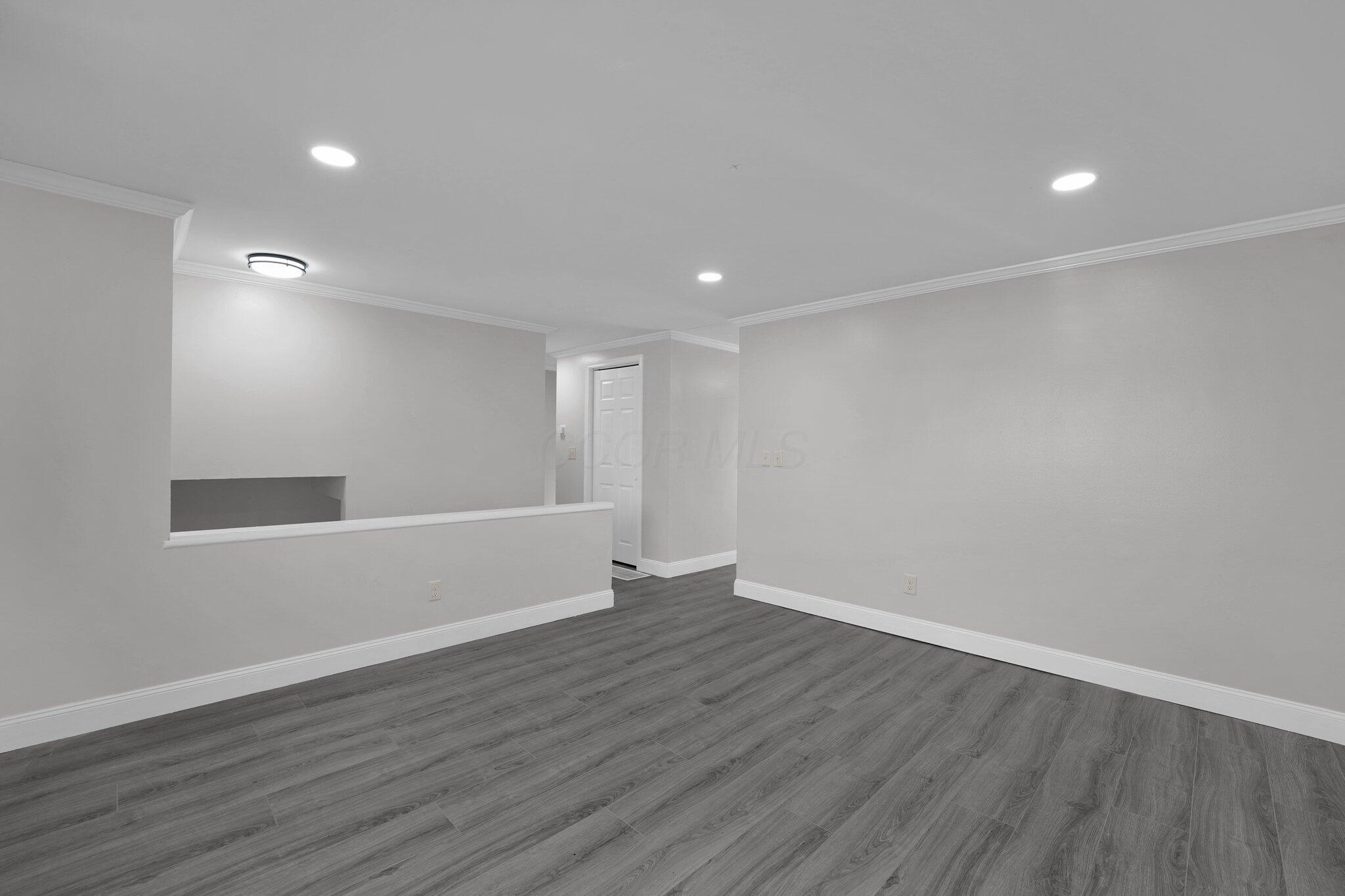 3359 Robin Hill Court W Property Photo 4