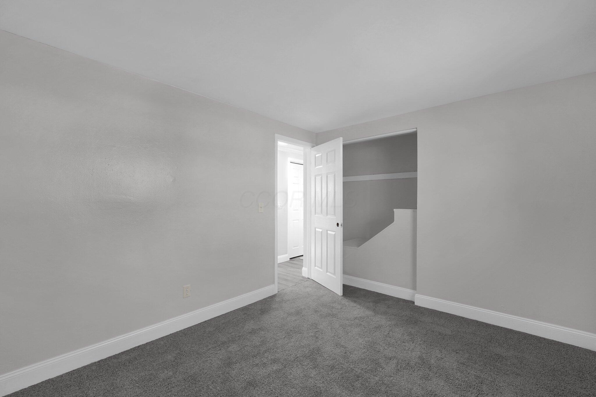 3359 Robin Hill Court W Property Photo 15